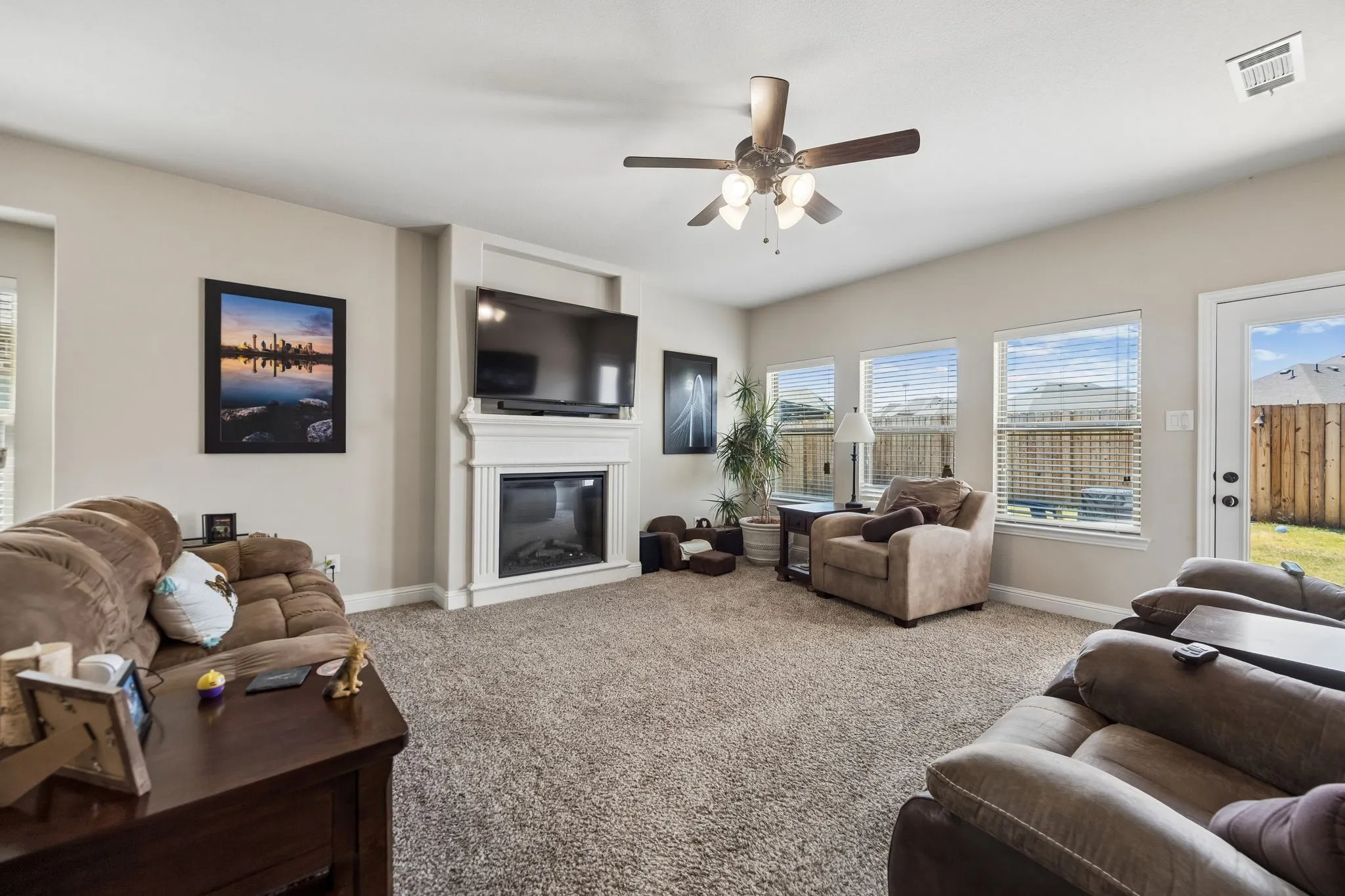 Single Family Residence For Sale in Kaufman County , 333 Pecos Drive, Crandall, Texas 75114, 4 Bedroom, 2 Bathroom, 2 Garage spaces, 1,894 Sqft, built in 2018, mls#21324293, Real Estate Agent in Crandall, Homes For Sale in Kaufman county, Homes For Sale in Crandall, Realtor in Crandall Texas, Real Estate Brokerage Independent Realty Texas, Luminita Cordes Realtor