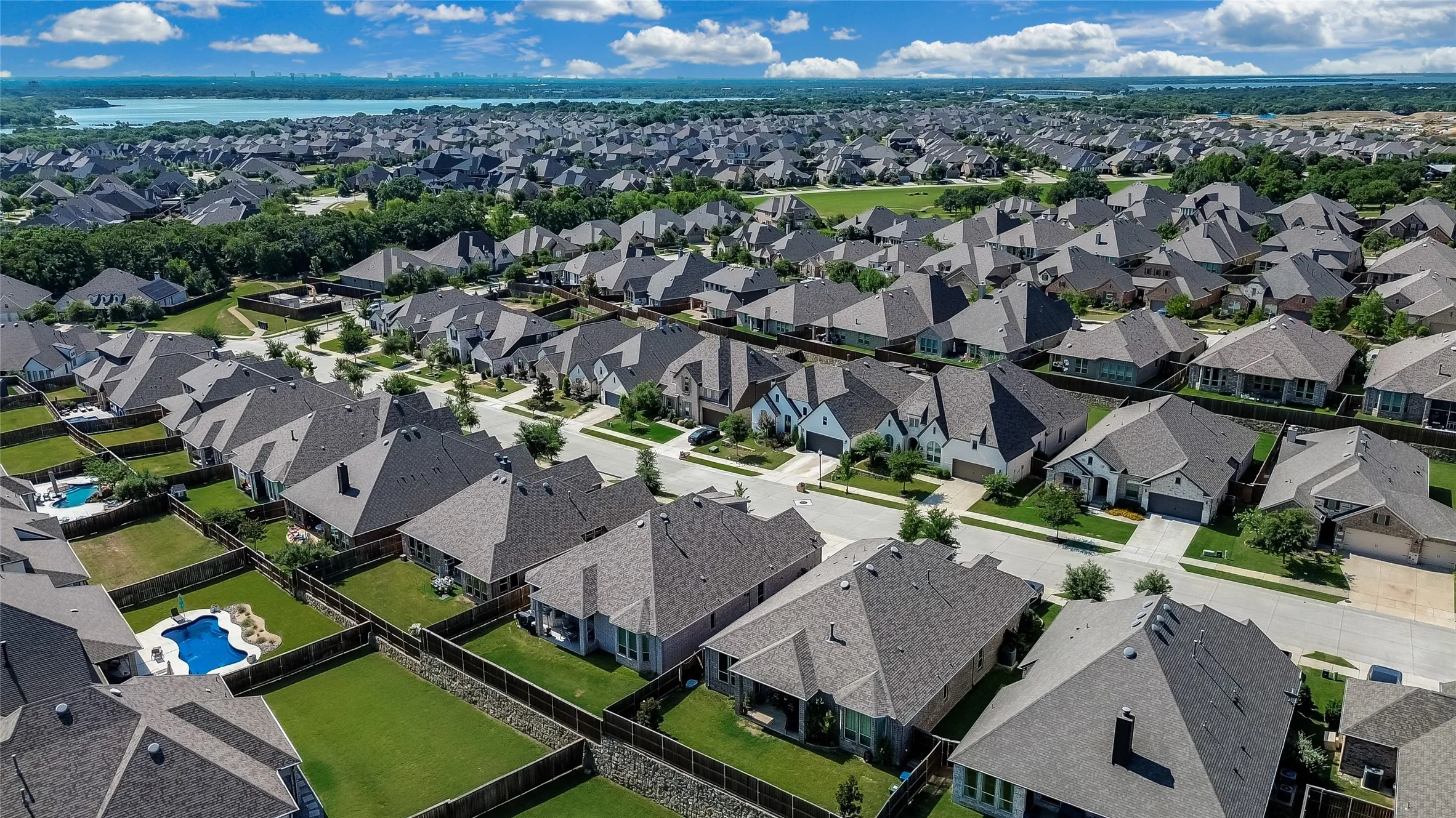 Single Family Residence For Sale in Denton County , 9721 Surveyor Road, Little Elm, Texas 75068, 4 Bedroom, 4 Bathroom, 3 Garage spaces, 2,718 Sqft, built in 2021, mls#21326040, Real Estate Agent in Little Elm, Homes For Sale in Denton county, Homes For Sale in Little Elm, Realtor in Little Elm Texas, Real Estate Brokerage Independent Realty Texas, Luminita Cordes Realtor