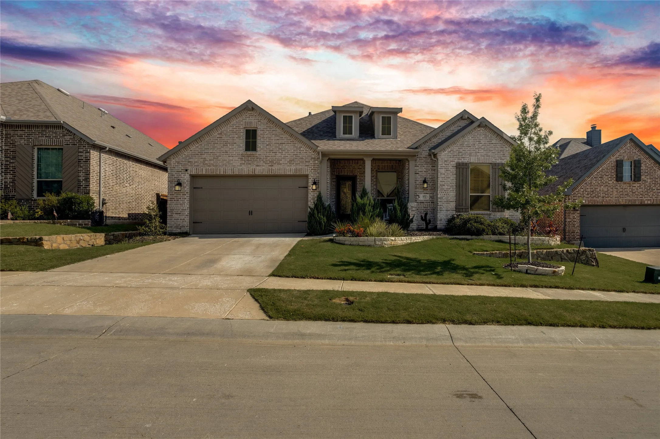 Single Family Residence For Sale in Denton County , 9721 Surveyor Road, Little Elm, Texas 75068, 4 Bedroom, 4 Bathroom, 3 Garage spaces, 2,718 Sqft, built in 2021, mls#21326040, Real Estate Agent in Little Elm, Homes For Sale in Denton county, Homes For Sale in Little Elm, Realtor in Little Elm Texas, Real Estate Brokerage Independent Realty Texas, Luminita Cordes Realtor