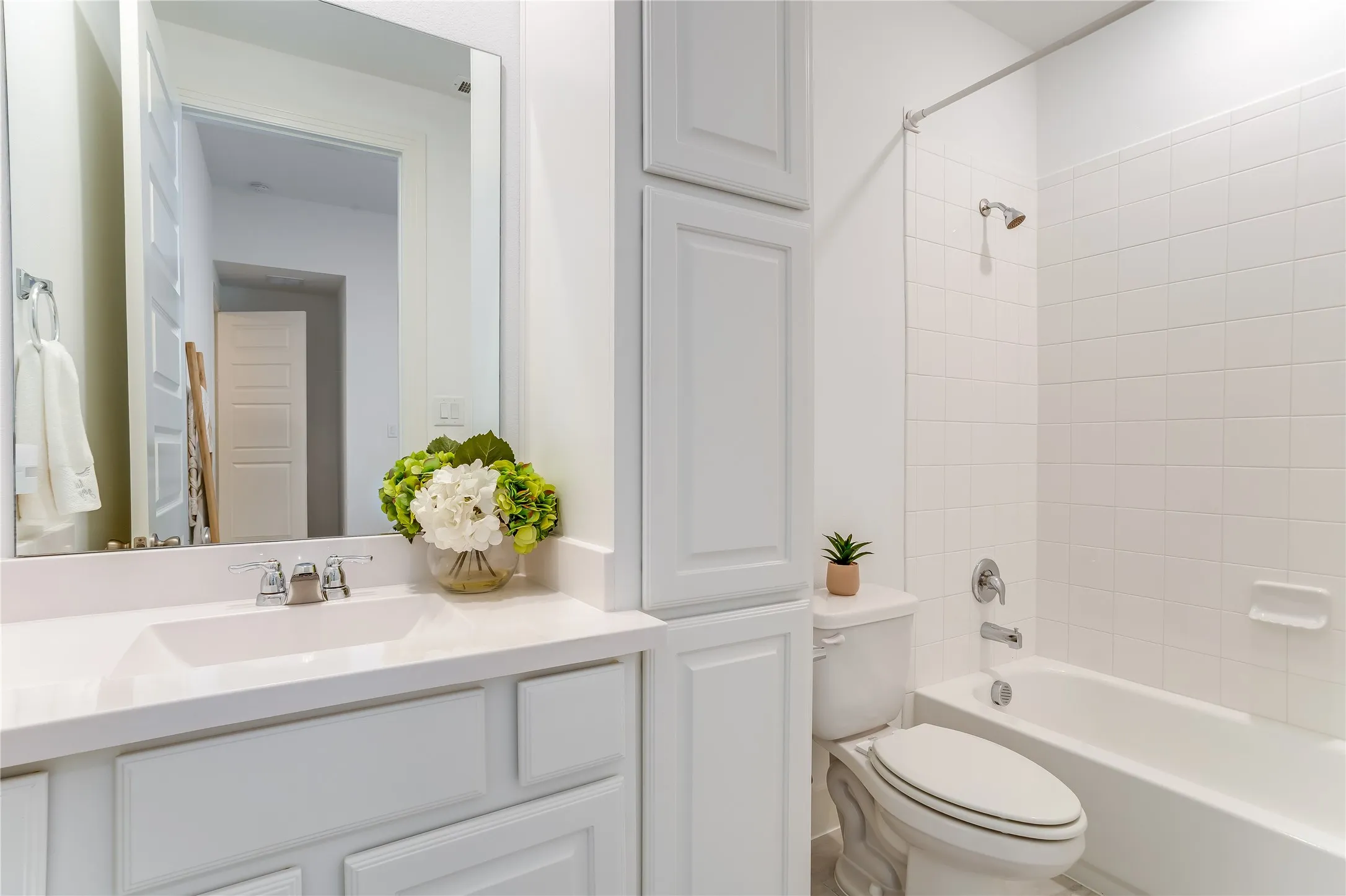 Single Family Residence For Sale in Denton County , 9721 Surveyor Road, Little Elm, Texas 75068, 4 Bedroom, 4 Bathroom, 3 Garage spaces, 2,718 Sqft, built in 2021, mls#21326040, Real Estate Agent in Little Elm, Homes For Sale in Denton county, Homes For Sale in Little Elm, Realtor in Little Elm Texas, Real Estate Brokerage Independent Realty Texas, Luminita Cordes Realtor