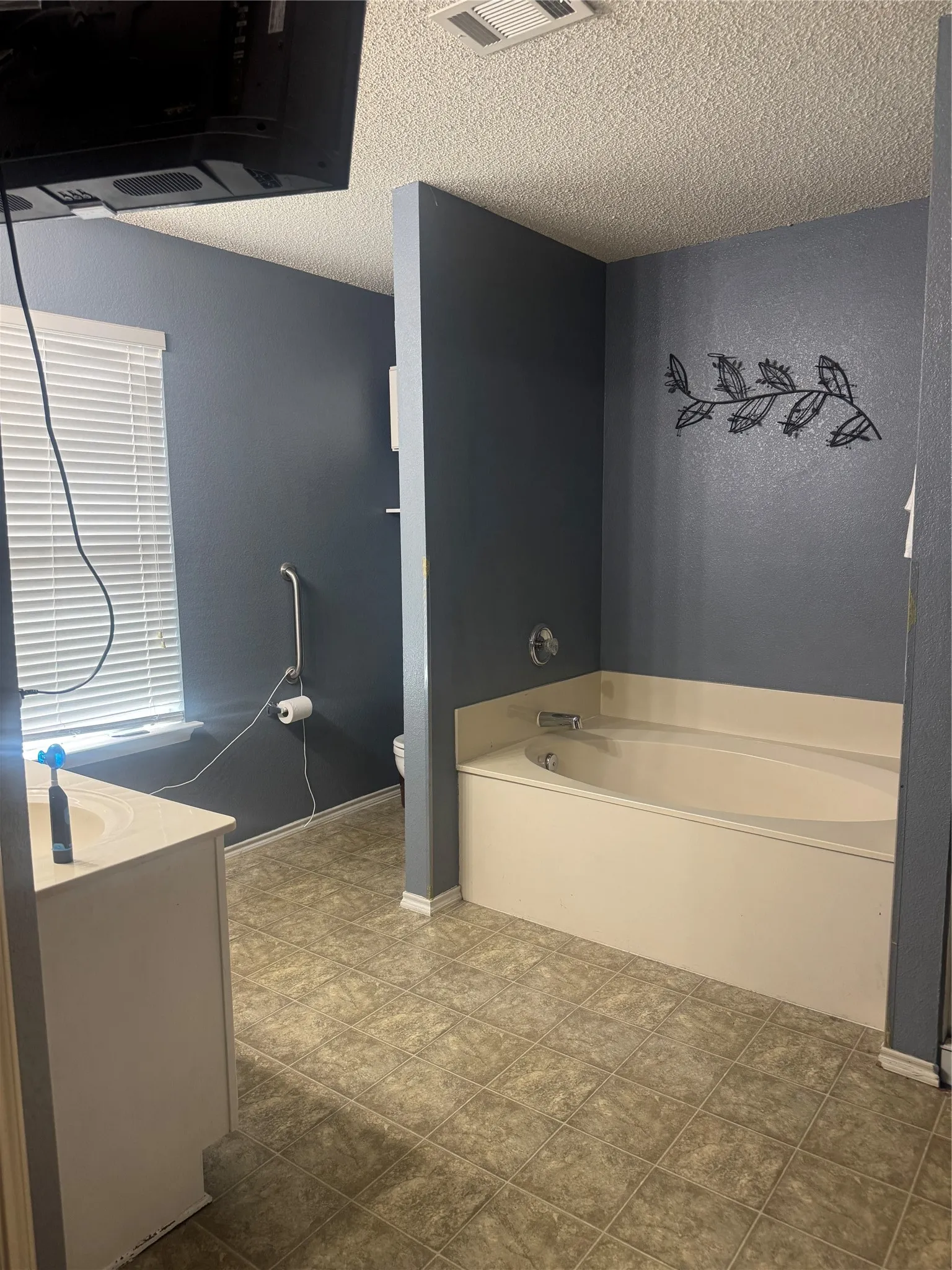 Single Family Residence For Sale in Tarrant County , 344 Allenwood Drive, Fort Worth, Texas 76134, 5 Bedroom, 4 Bathroom, 2 Garage spaces, 3,352 Sqft, built in 2006, mls#21324442, Real Estate Agent in Fort Worth, Homes For Sale in Tarrant county, Homes For Sale in Fort Worth, Realtor in Fort Worth Texas, Real Estate Brokerage Independent Realty Texas, Luminita Cordes Realtor