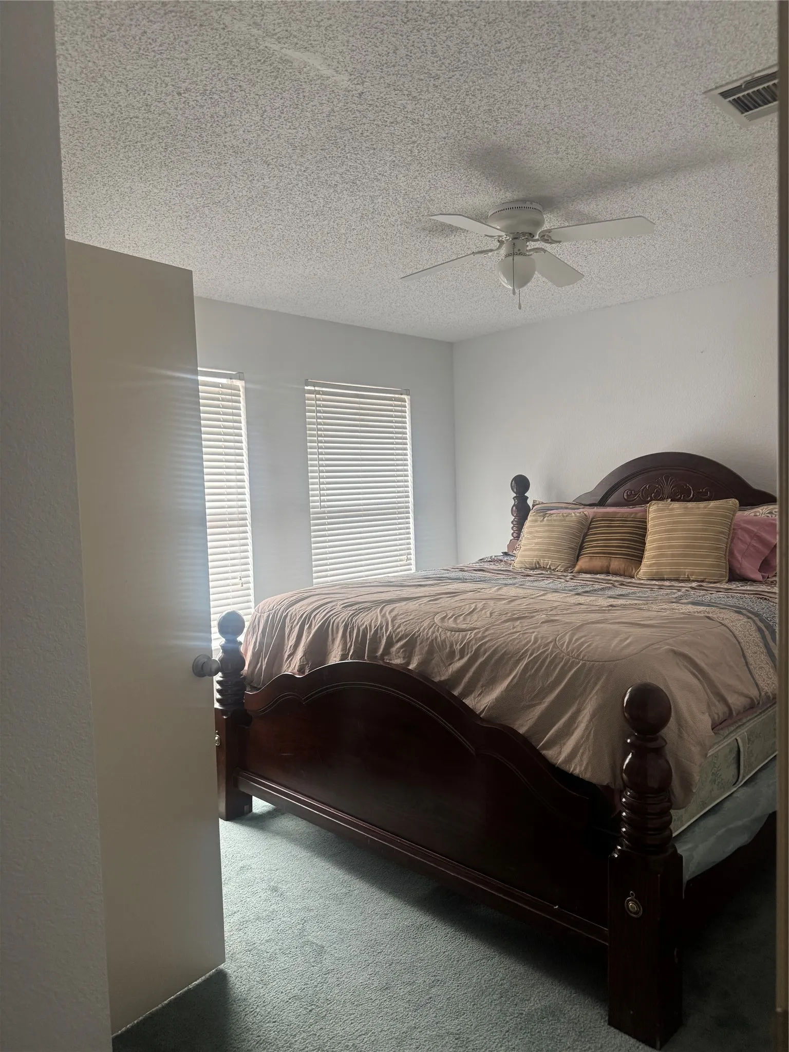 Single Family Residence For Sale in Tarrant County , 344 Allenwood Drive, Fort Worth, Texas 76134, 5 Bedroom, 4 Bathroom, 2 Garage spaces, 3,352 Sqft, built in 2006, mls#21324442, Real Estate Agent in Fort Worth, Homes For Sale in Tarrant county, Homes For Sale in Fort Worth, Realtor in Fort Worth Texas, Real Estate Brokerage Independent Realty Texas, Luminita Cordes Realtor