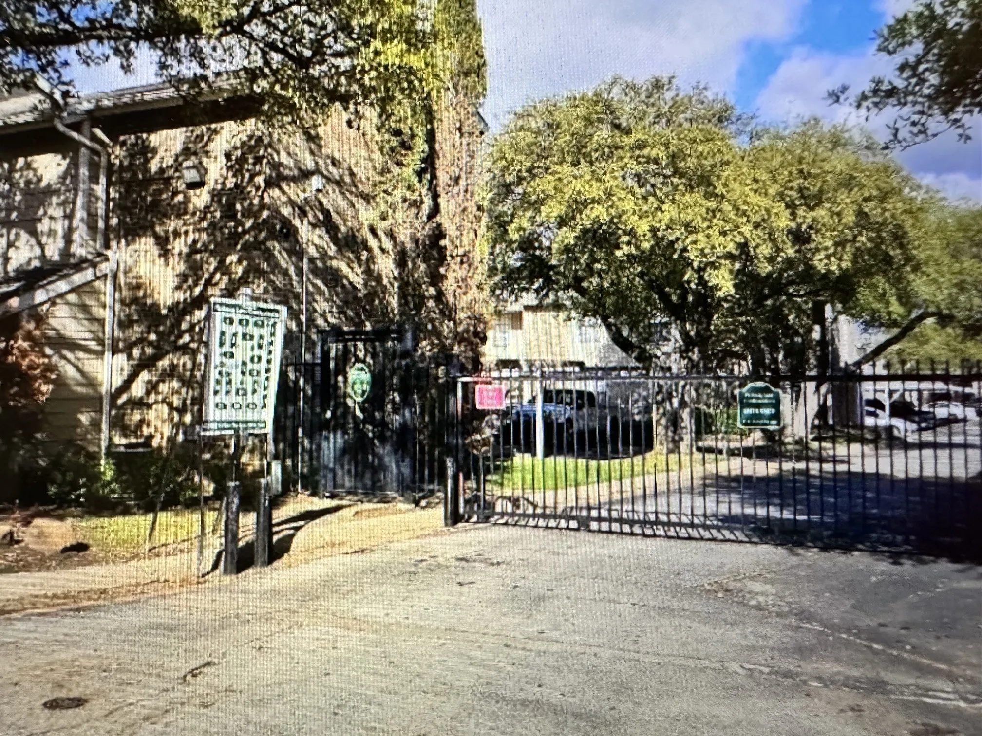 Gate Entrance Parkway Lane