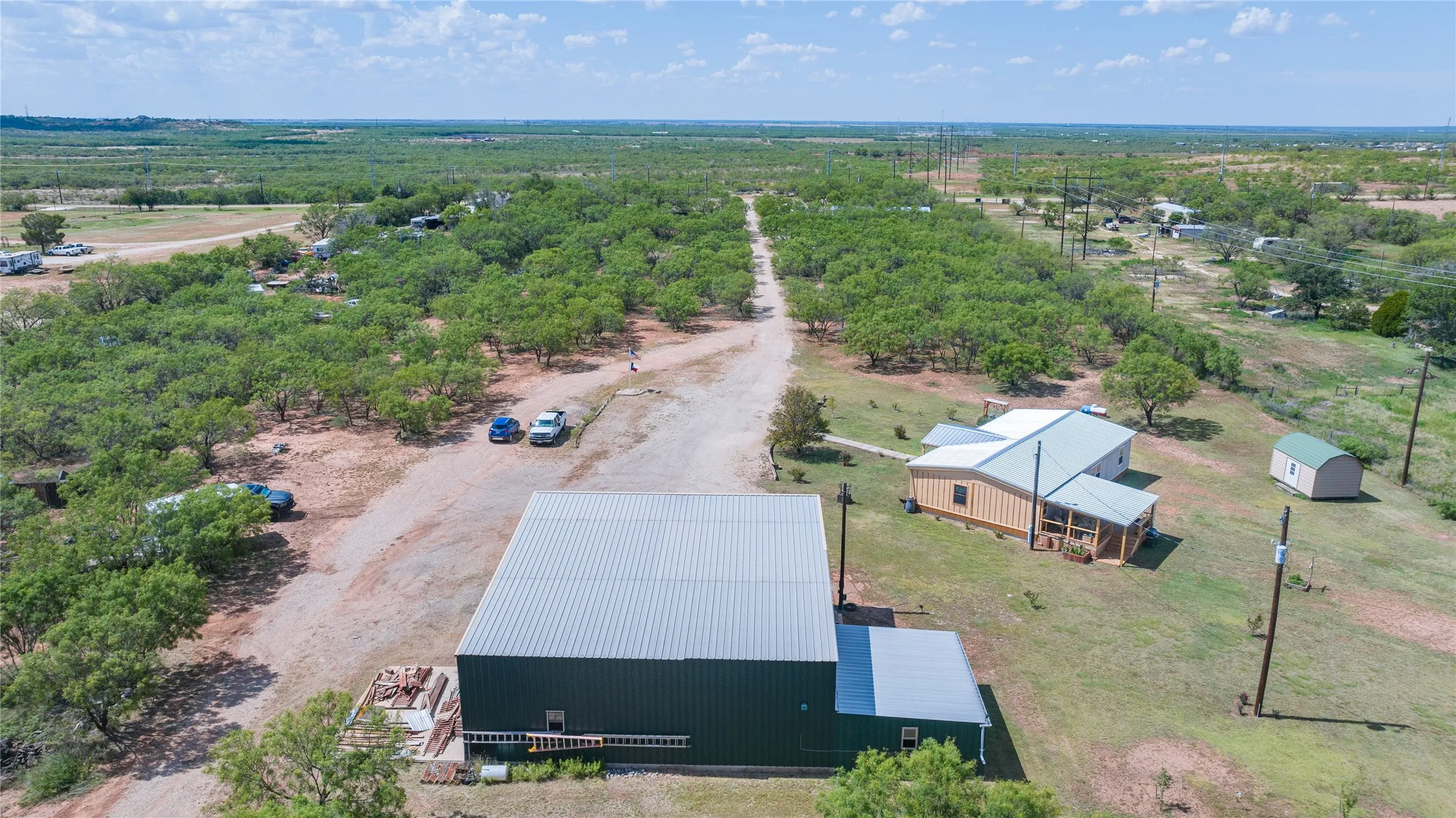 Manufactured Home For Sale in Taylor County , 7167 Spinks Road, Abilene, Texas 79603, 4 Bedroom, 2 Bathroom, Garage spaces, 1,680 Sqft, built in 2009, mls#21323108, Real Estate Agent in Abilene, Homes For Sale in Taylor county, Homes For Sale in Abilene, Realtor in Abilene Texas, Real Estate Brokerage Independent Realty Texas, Luminita Cordes Realtor