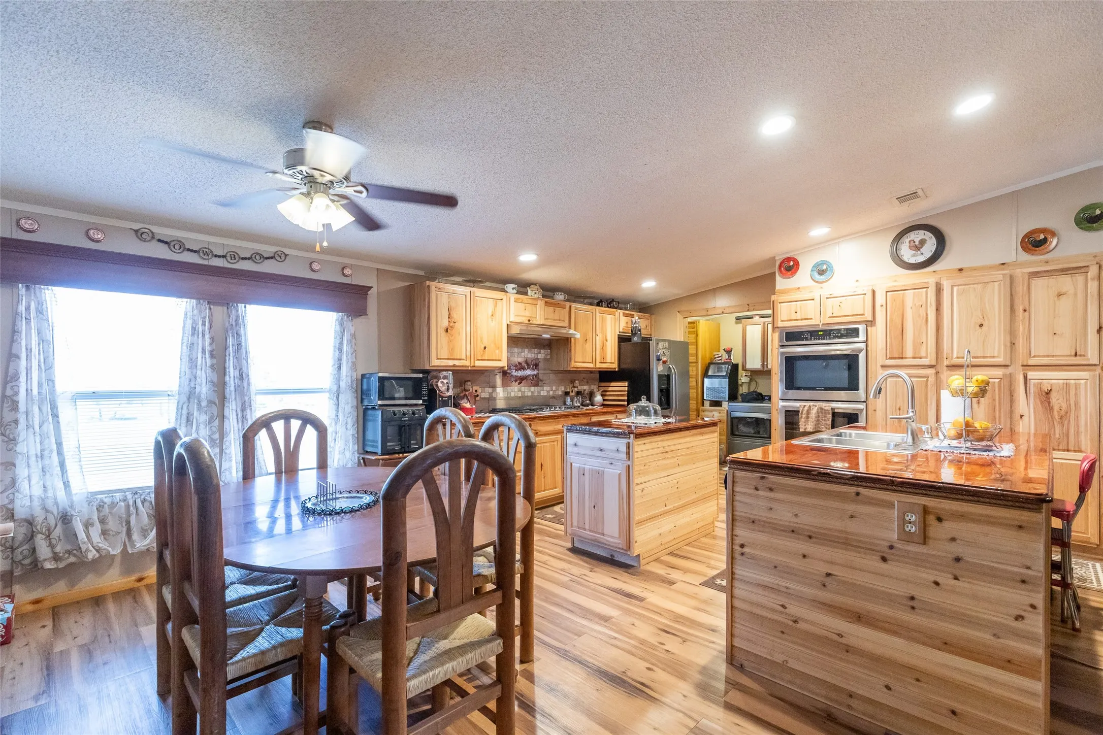 Manufactured Home For Sale in Taylor County , 7167 Spinks Road, Abilene, Texas 79603, 4 Bedroom, 2 Bathroom, Garage spaces, 1,680 Sqft, built in 2009, mls#21323108, Real Estate Agent in Abilene, Homes For Sale in Taylor county, Homes For Sale in Abilene, Realtor in Abilene Texas, Real Estate Brokerage Independent Realty Texas, Luminita Cordes Realtor