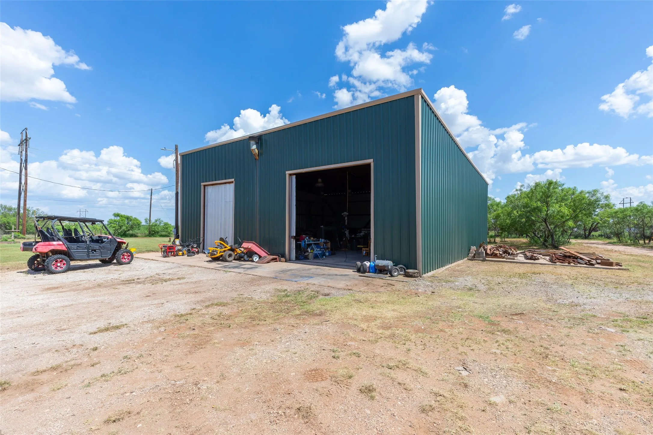 Manufactured Home For Sale in Taylor County , 7167 Spinks Road, Abilene, Texas 79603, 4 Bedroom, 2 Bathroom, Garage spaces, 1,680 Sqft, built in 2009, mls#21323108, Real Estate Agent in Abilene, Homes For Sale in Taylor county, Homes For Sale in Abilene, Realtor in Abilene Texas, Real Estate Brokerage Independent Realty Texas, Luminita Cordes Realtor