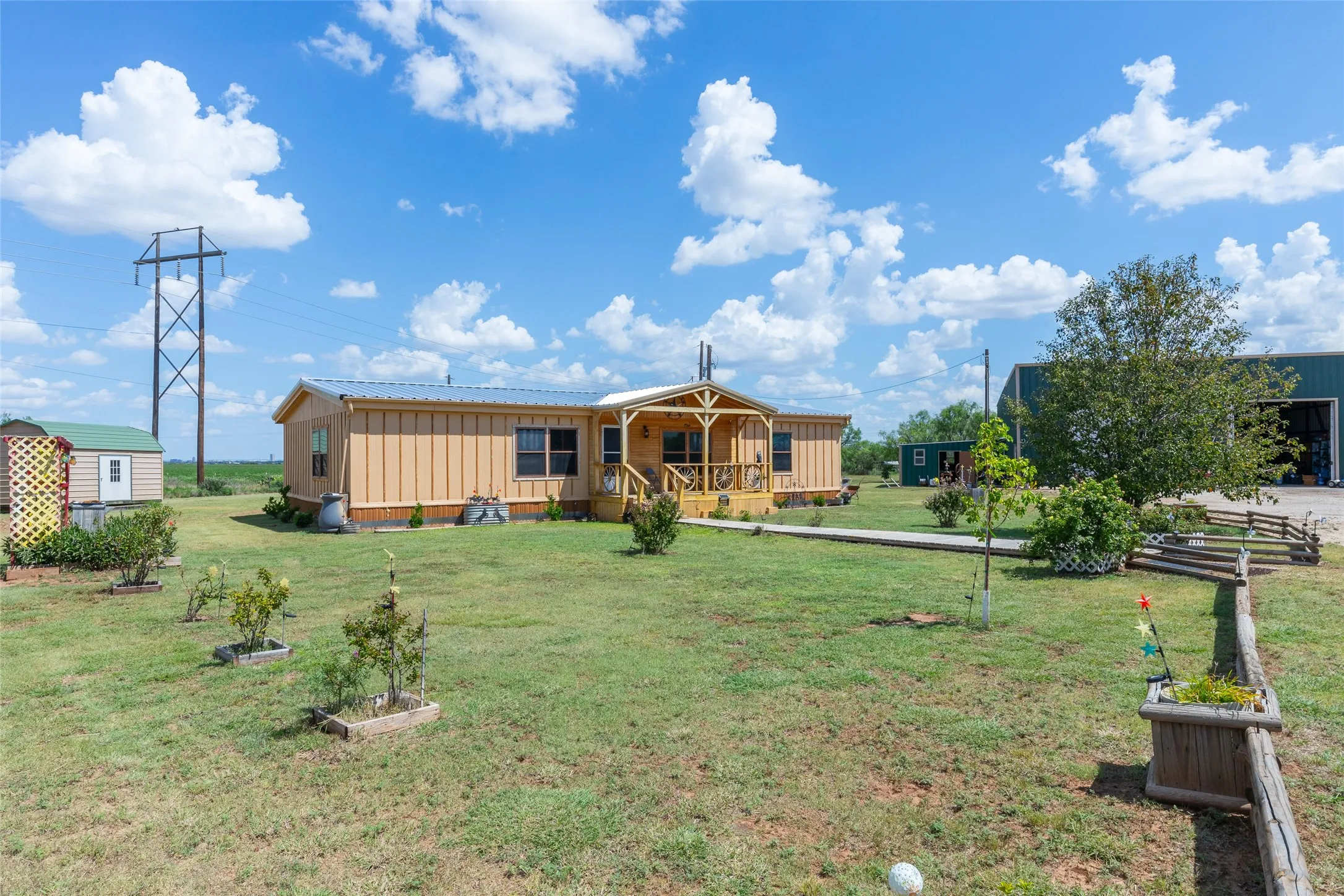 Manufactured Home For Sale in Taylor County , 7167 Spinks Road, Abilene, Texas 79603, 4 Bedroom, 2 Bathroom, Garage spaces, 1,680 Sqft, built in 2009, mls#21323108, Real Estate Agent in Abilene, Homes For Sale in Taylor county, Homes For Sale in Abilene, Realtor in Abilene Texas, Real Estate Brokerage Independent Realty Texas, Luminita Cordes Realtor