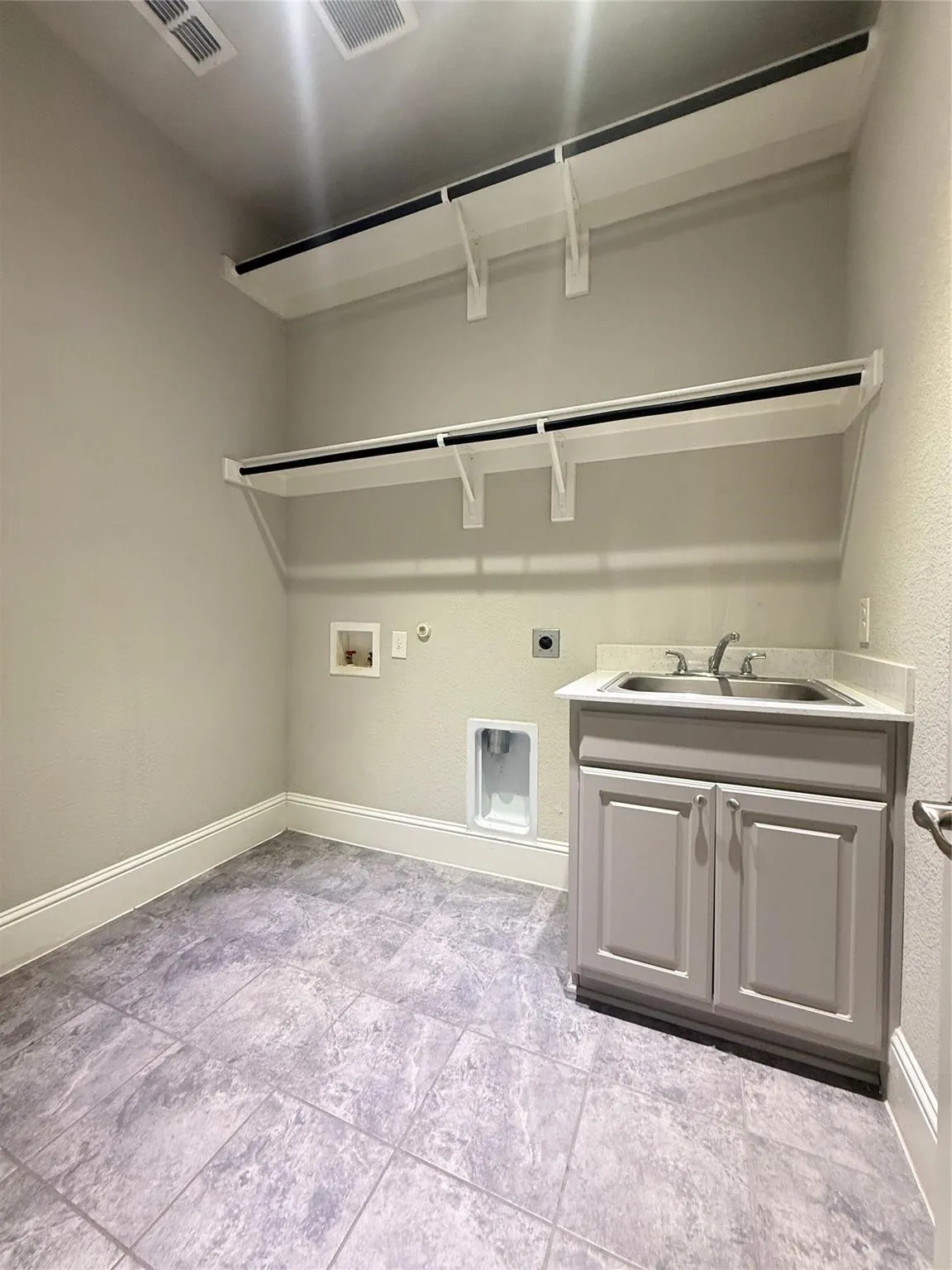 Townhouse For Rent in Denton County , 4229 Colton Drive, Carrollton, Texas 75010, 3 Bedrooms, 4 Bathrooms, 2 Garage spaces, 2,296 Sqft, built in 2016, Price $3,675, mls#21325059, Real Estate Agent in Carrollton, Homes For Rent in Denton county, Homes For Rent in Carrollton, Realtor in Carrollton Texas, Real Estate Brokerage Independent Realty Texas, Luminita Cordes Realtor