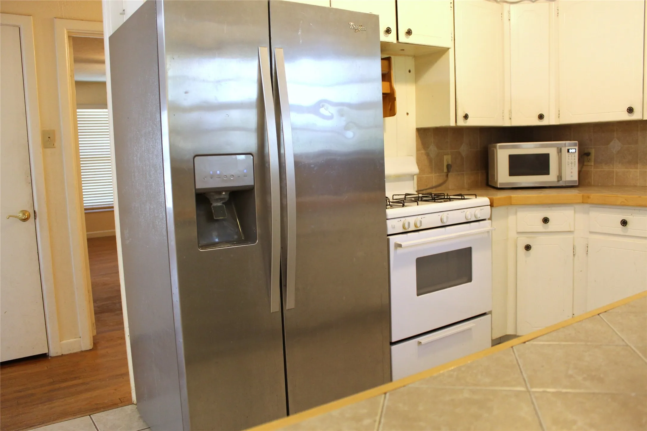 Single Family Residence For Sale in Erath County , 860 N Harbin Drive, Stephenville, Texas 76401, 4 Bedroom, 3 Bathroom, Garage spaces, 2,119 Sqft, built in 1957, mls#21326418, Real Estate Agent in Stephenville, Homes For Sale in Erath county, Homes For Sale in Stephenville, Realtor in Stephenville Texas, Real Estate Brokerage Independent Realty Texas, Luminita Cordes Realtor