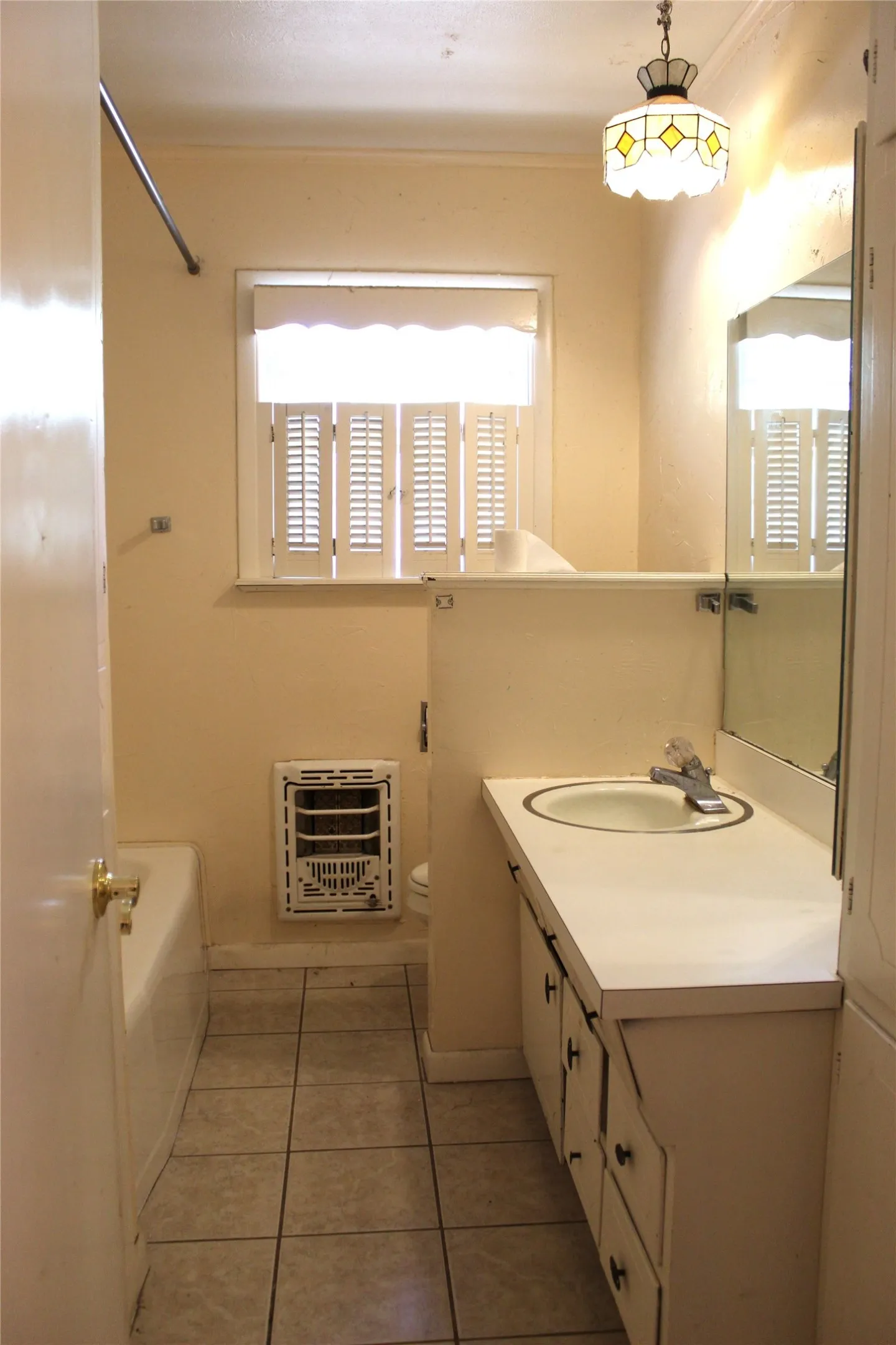 Single Family Residence For Sale in Erath County , 860 N Harbin Drive, Stephenville, Texas 76401, 4 Bedroom, 3 Bathroom, Garage spaces, 2,119 Sqft, built in 1957, mls#21326418, Real Estate Agent in Stephenville, Homes For Sale in Erath county, Homes For Sale in Stephenville, Realtor in Stephenville Texas, Real Estate Brokerage Independent Realty Texas, Luminita Cordes Realtor