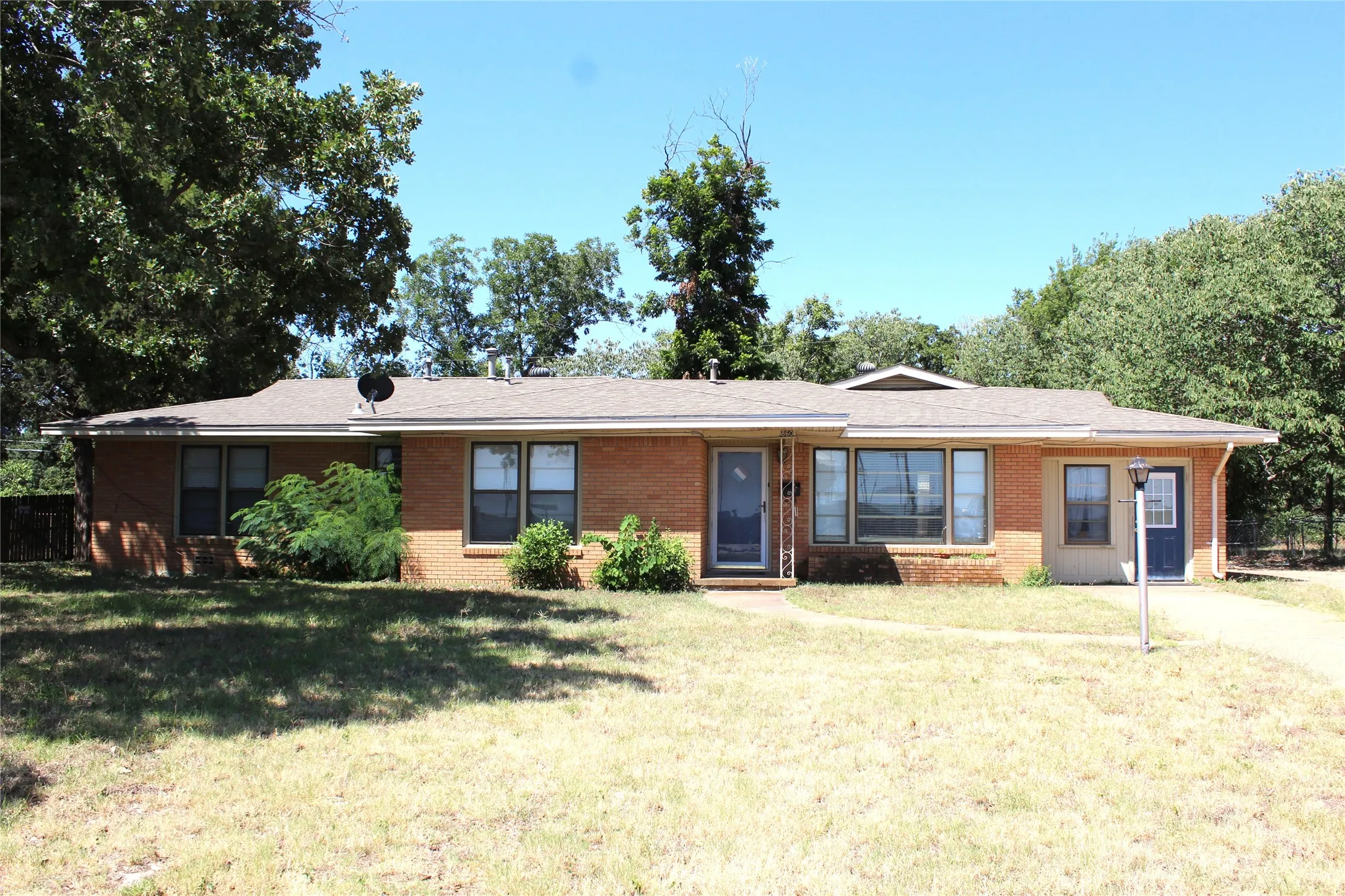 Single Family Residence For Sale in Erath County , 860 N Harbin Drive, Stephenville, Texas 76401, 4 Bedroom, 3 Bathroom, Garage spaces, 2,119 Sqft, built in 1957, mls#21326418, Real Estate Agent in Stephenville, Homes For Sale in Erath county, Homes For Sale in Stephenville, Realtor in Stephenville Texas, Real Estate Brokerage Independent Realty Texas, Luminita Cordes Realtor