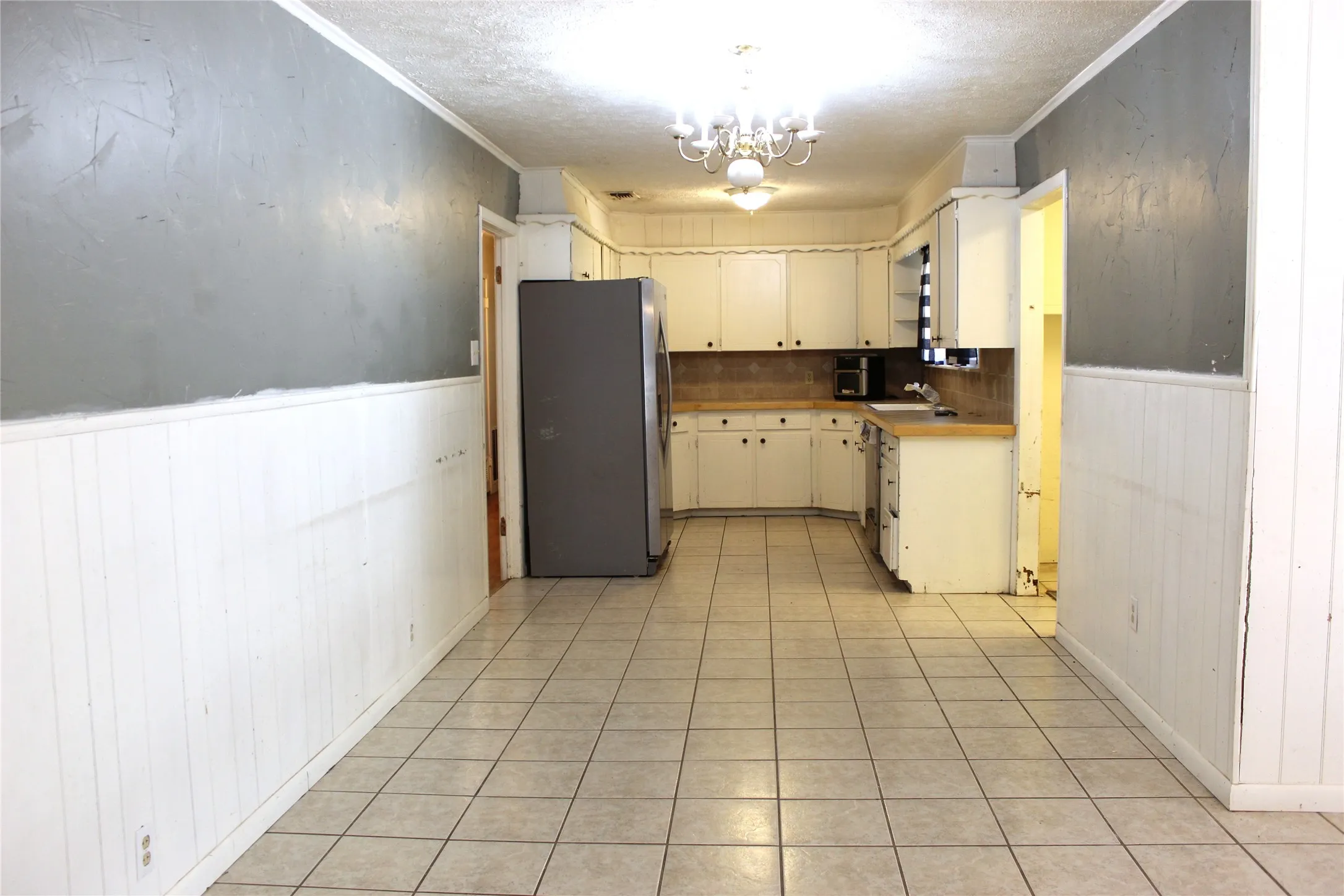 Single Family Residence For Sale in Erath County , 860 N Harbin Drive, Stephenville, Texas 76401, 4 Bedroom, 3 Bathroom, Garage spaces, 2,119 Sqft, built in 1957, mls#21326418, Real Estate Agent in Stephenville, Homes For Sale in Erath county, Homes For Sale in Stephenville, Realtor in Stephenville Texas, Real Estate Brokerage Independent Realty Texas, Luminita Cordes Realtor