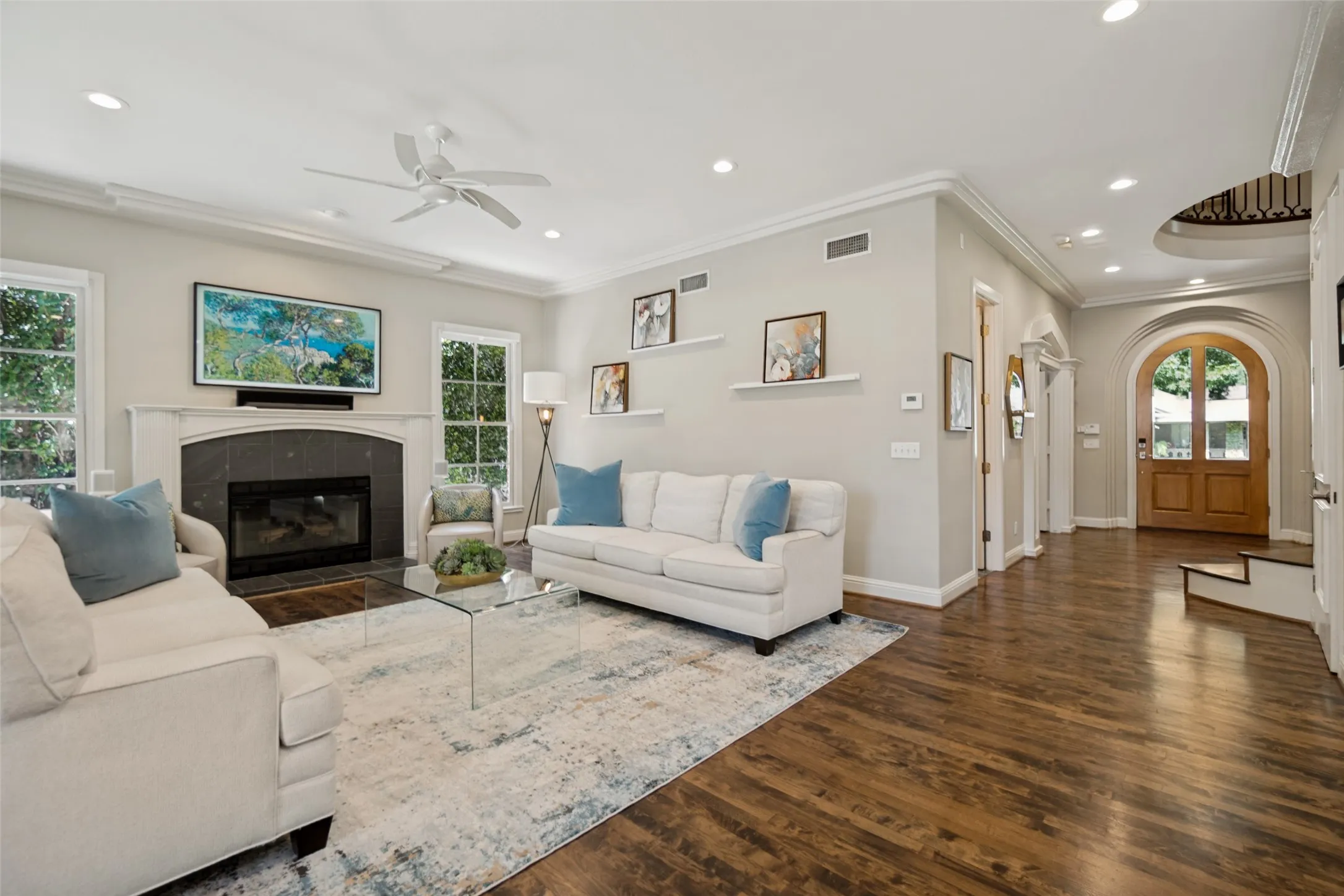 Single Family Residence For Sale in Dallas County , 6122 Bryan Parkway, Dallas, Texas 75206, 4 Bedroom, 3 Bathroom, 2 Garage spaces, 3,617 Sqft, built in 1999, mls#21326610, Real Estate Agent in Dallas, Homes For Sale in Dallas county, Homes For Sale in Dallas, Realtor in Dallas Texas, Real Estate Brokerage Independent Realty Texas, Luminita Cordes Realtor