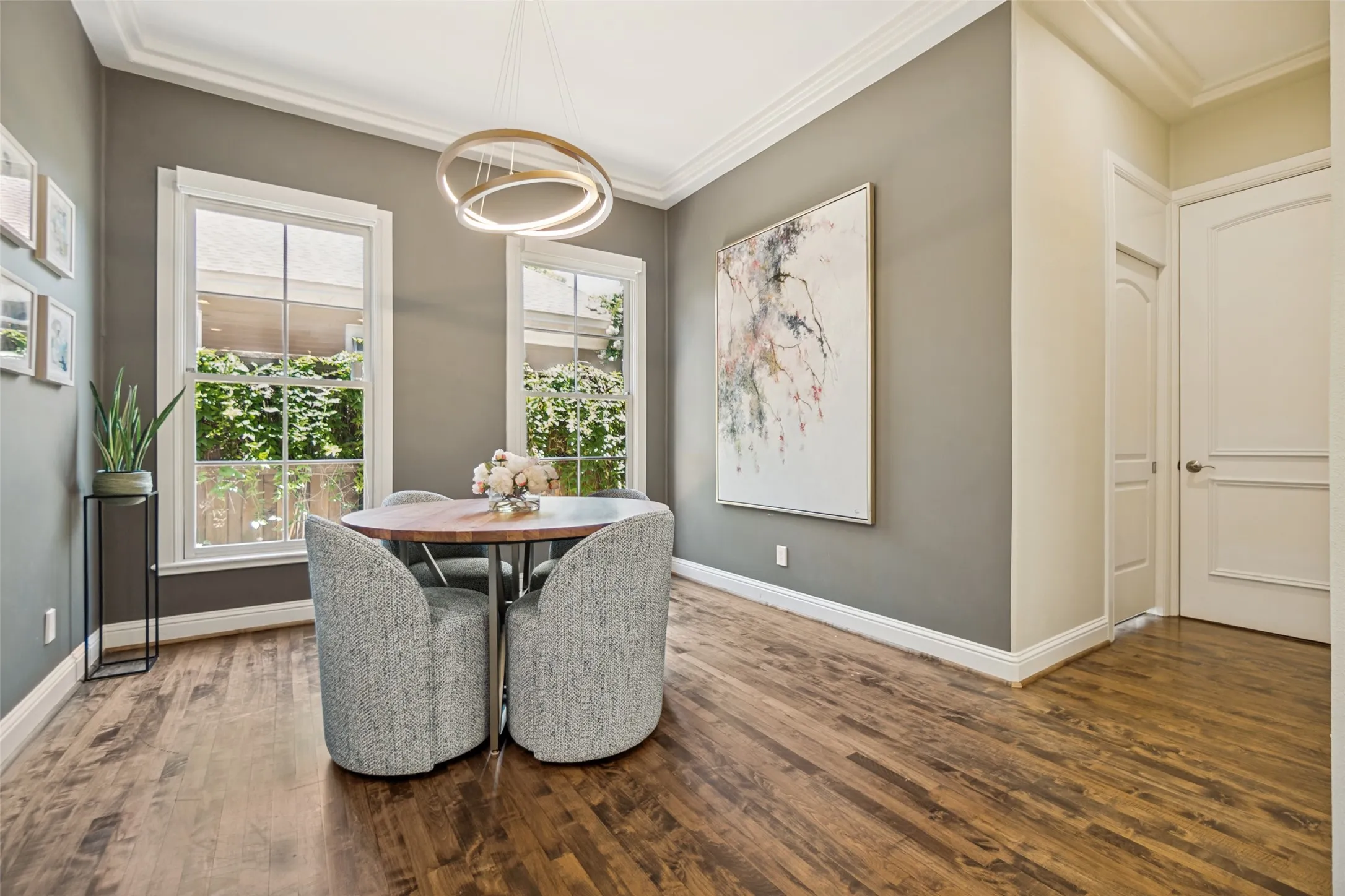 Single Family Residence For Sale in Dallas County , 6122 Bryan Parkway, Dallas, Texas 75206, 4 Bedroom, 3 Bathroom, 2 Garage spaces, 3,617 Sqft, built in 1999, mls#21326610, Real Estate Agent in Dallas, Homes For Sale in Dallas county, Homes For Sale in Dallas, Realtor in Dallas Texas, Real Estate Brokerage Independent Realty Texas, Luminita Cordes Realtor