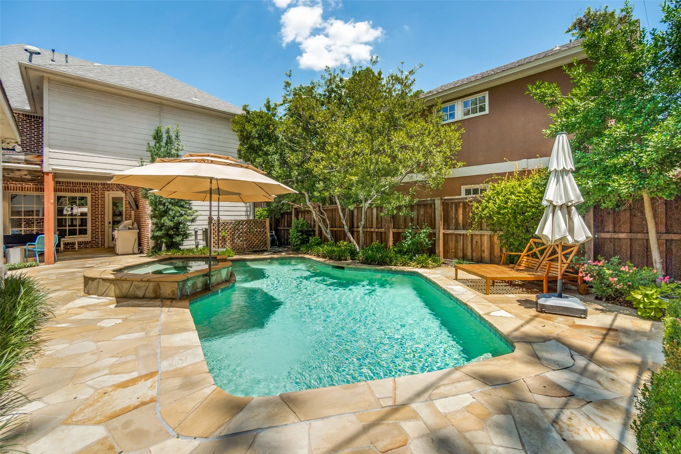 Single Family Residence For Sale in Dallas County , 6122 Bryan Parkway, Dallas, Texas 75206, 4 Bedroom, 3 Bathroom, 2 Garage spaces, 3,617 Sqft, built in 1999, mls#21326610, Real Estate Agent in Dallas, Homes For Sale in Dallas county, Homes For Sale in Dallas, Realtor in Dallas Texas, Real Estate Brokerage Independent Realty Texas, Luminita Cordes Realtor
