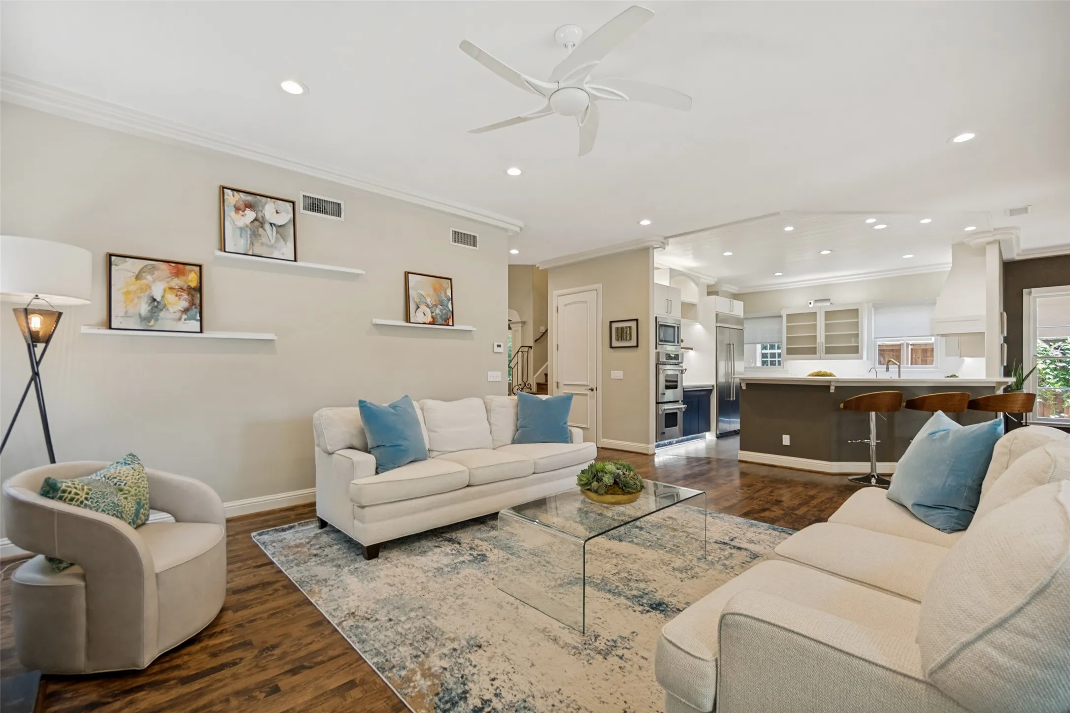 Single Family Residence For Sale in Dallas County , 6122 Bryan Parkway, Dallas, Texas 75206, 4 Bedroom, 3 Bathroom, 2 Garage spaces, 3,617 Sqft, built in 1999, mls#21326610, Real Estate Agent in Dallas, Homes For Sale in Dallas county, Homes For Sale in Dallas, Realtor in Dallas Texas, Real Estate Brokerage Independent Realty Texas, Luminita Cordes Realtor