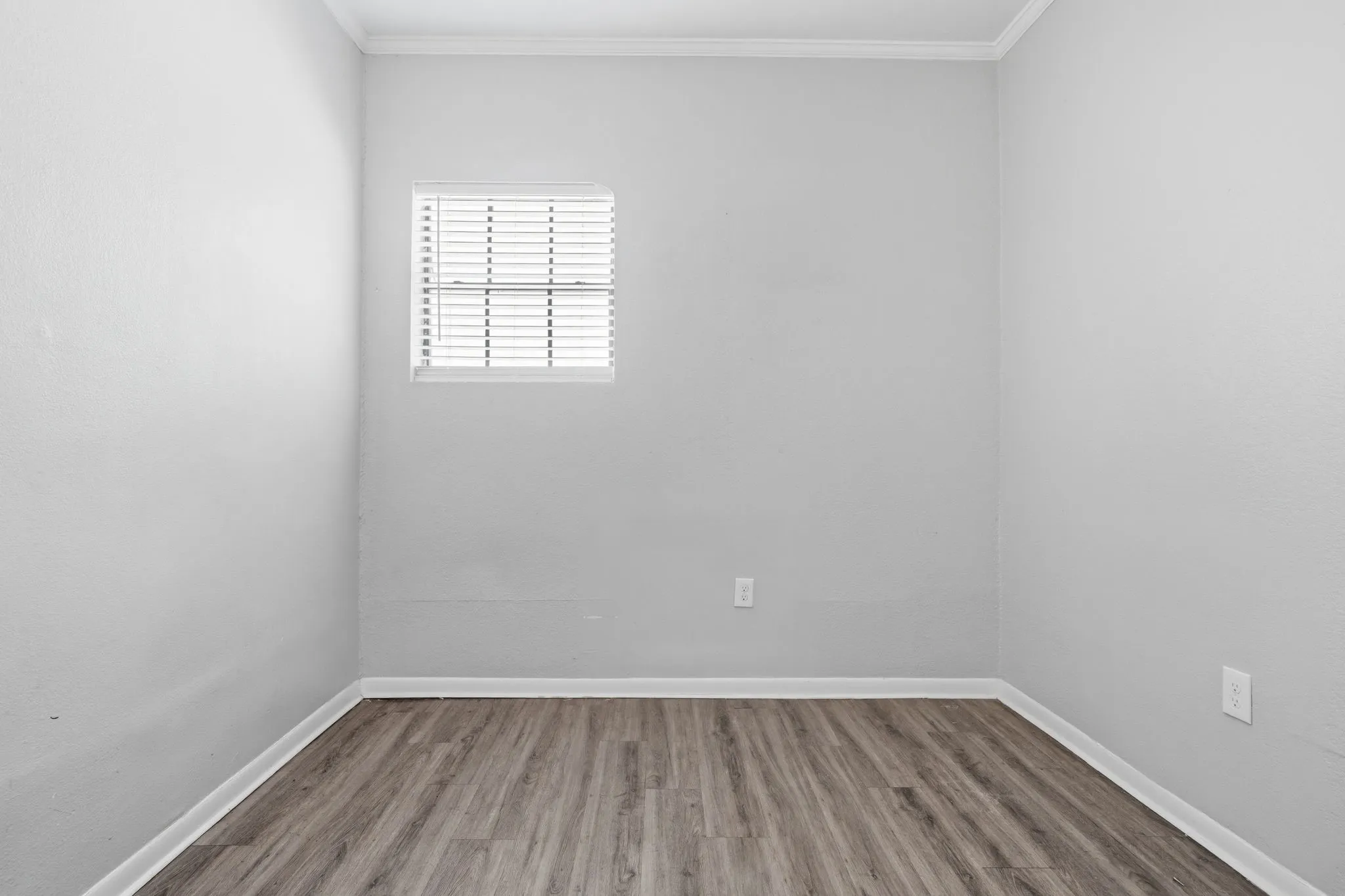 Single Family Residence For Sale in Tarrant County , 3029 Pueblo Trail, Lake Worth, Texas 76135, 4 Bedroom, 1 Bathroom, Garage spaces, 1,330 Sqft, built in 1930, mls#21326069, Real Estate Agent in Lake Worth, Homes For Sale in Tarrant county, Homes For Sale in Lake Worth, Realtor in Lake Worth Texas, Real Estate Brokerage Independent Realty Texas, Luminita Cordes Realtor