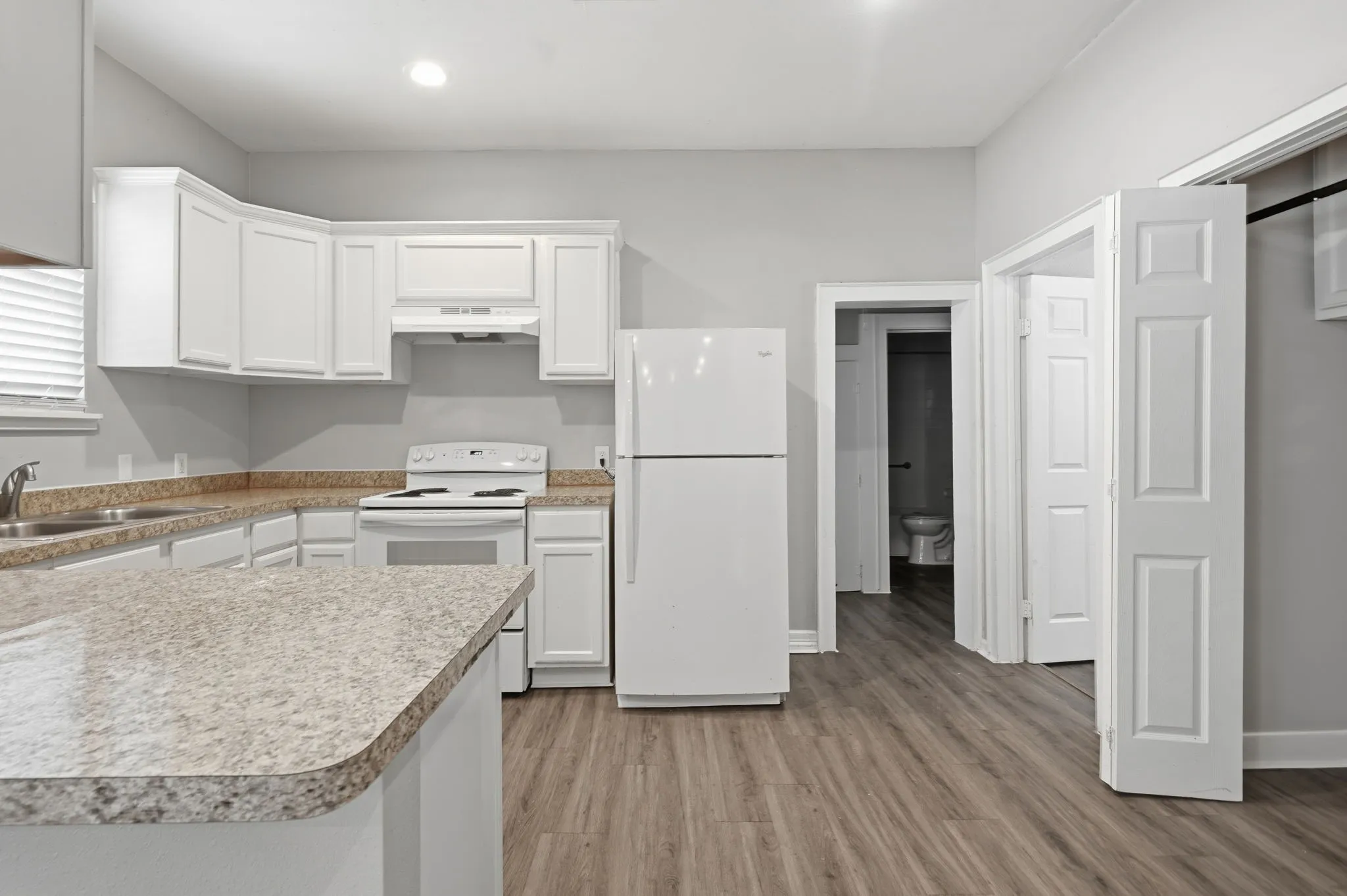 Single Family Residence For Sale in Tarrant County , 3029 Pueblo Trail, Lake Worth, Texas 76135, 4 Bedroom, 1 Bathroom, Garage spaces, 1,330 Sqft, built in 1930, mls#21326069, Real Estate Agent in Lake Worth, Homes For Sale in Tarrant county, Homes For Sale in Lake Worth, Realtor in Lake Worth Texas, Real Estate Brokerage Independent Realty Texas, Luminita Cordes Realtor