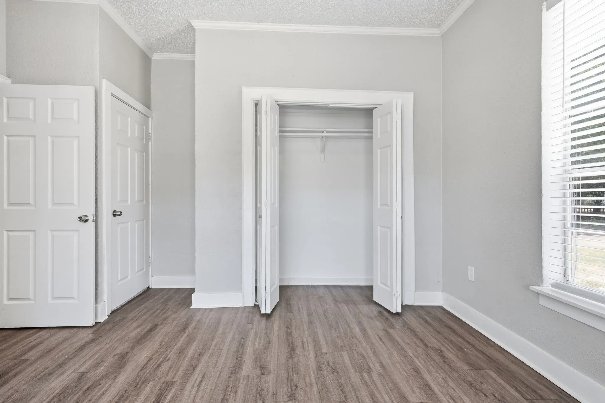 Single Family Residence For Sale in Tarrant County , 3029 Pueblo Trail, Lake Worth, Texas 76135, 4 Bedroom, 1 Bathroom, Garage spaces, 1,330 Sqft, built in 1930, mls#21326069, Real Estate Agent in Lake Worth, Homes For Sale in Tarrant county, Homes For Sale in Lake Worth, Realtor in Lake Worth Texas, Real Estate Brokerage Independent Realty Texas, Luminita Cordes Realtor