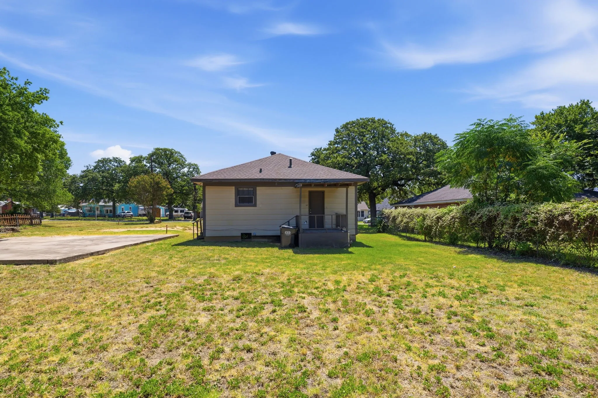 Single Family Residence For Sale in Tarrant County , 3029 Pueblo Trail, Lake Worth, Texas 76135, 4 Bedroom, 1 Bathroom, Garage spaces, 1,330 Sqft, built in 1930, mls#21326069, Real Estate Agent in Lake Worth, Homes For Sale in Tarrant county, Homes For Sale in Lake Worth, Realtor in Lake Worth Texas, Real Estate Brokerage Independent Realty Texas, Luminita Cordes Realtor
