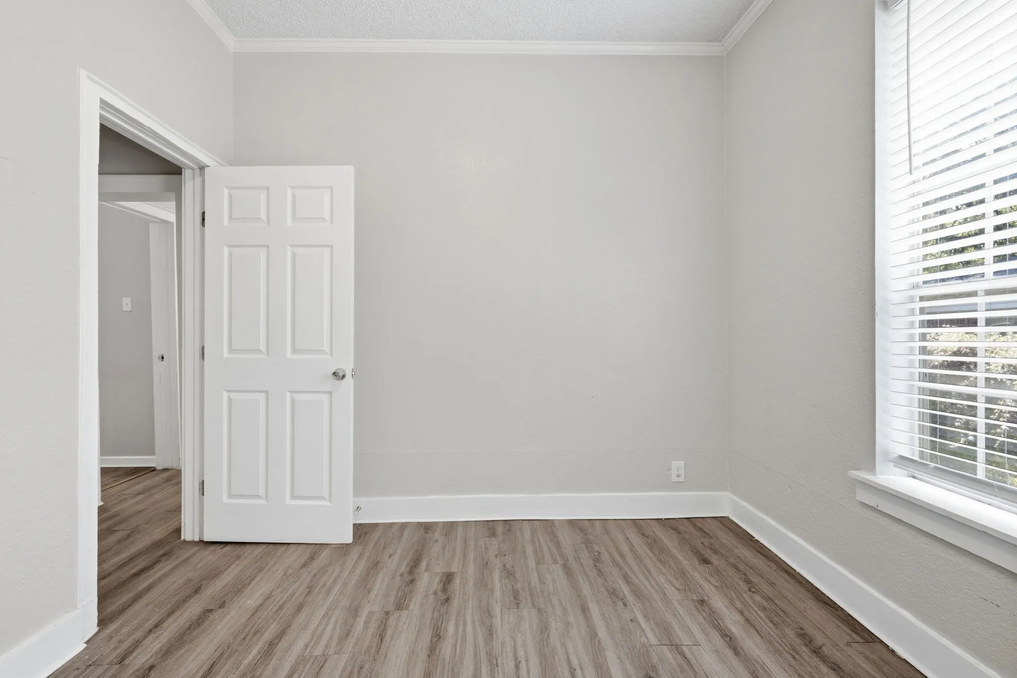 Single Family Residence For Sale in Tarrant County , 3029 Pueblo Trail, Lake Worth, Texas 76135, 4 Bedroom, 1 Bathroom, Garage spaces, 1,330 Sqft, built in 1930, mls#21326069, Real Estate Agent in Lake Worth, Homes For Sale in Tarrant county, Homes For Sale in Lake Worth, Realtor in Lake Worth Texas, Real Estate Brokerage Independent Realty Texas, Luminita Cordes Realtor
