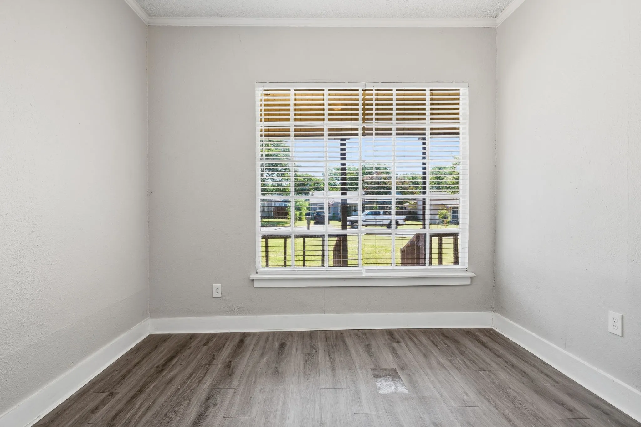 Single Family Residence For Sale in Tarrant County , 3029 Pueblo Trail, Lake Worth, Texas 76135, 4 Bedroom, 1 Bathroom, Garage spaces, 1,330 Sqft, built in 1930, mls#21326069, Real Estate Agent in Lake Worth, Homes For Sale in Tarrant county, Homes For Sale in Lake Worth, Realtor in Lake Worth Texas, Real Estate Brokerage Independent Realty Texas, Luminita Cordes Realtor