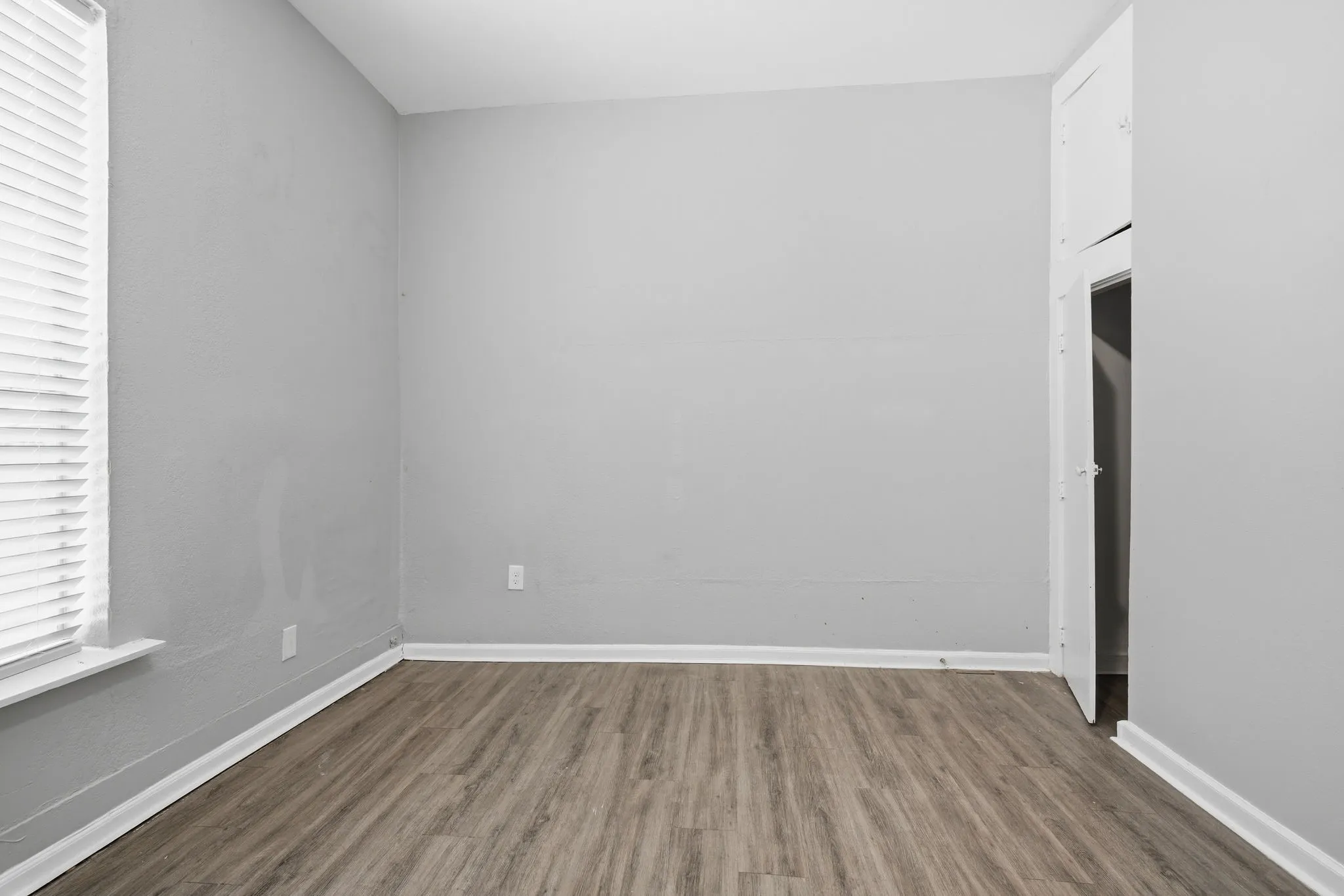 Single Family Residence For Sale in Tarrant County , 3029 Pueblo Trail, Lake Worth, Texas 76135, 4 Bedroom, 1 Bathroom, Garage spaces, 1,330 Sqft, built in 1930, mls#21326069, Real Estate Agent in Lake Worth, Homes For Sale in Tarrant county, Homes For Sale in Lake Worth, Realtor in Lake Worth Texas, Real Estate Brokerage Independent Realty Texas, Luminita Cordes Realtor