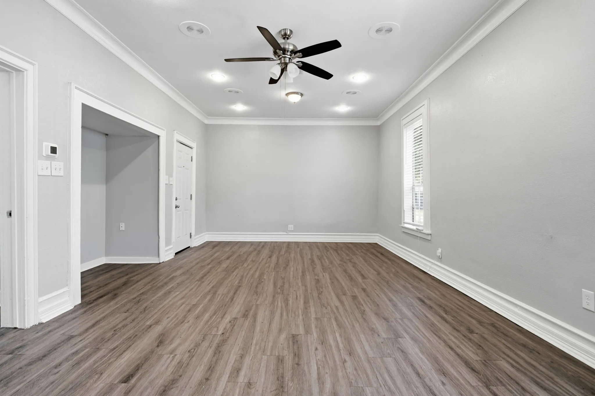 Single Family Residence For Sale in Tarrant County , 3029 Pueblo Trail, Lake Worth, Texas 76135, 4 Bedroom, 1 Bathroom, Garage spaces, 1,330 Sqft, built in 1930, mls#21326069, Real Estate Agent in Lake Worth, Homes For Sale in Tarrant county, Homes For Sale in Lake Worth, Realtor in Lake Worth Texas, Real Estate Brokerage Independent Realty Texas, Luminita Cordes Realtor