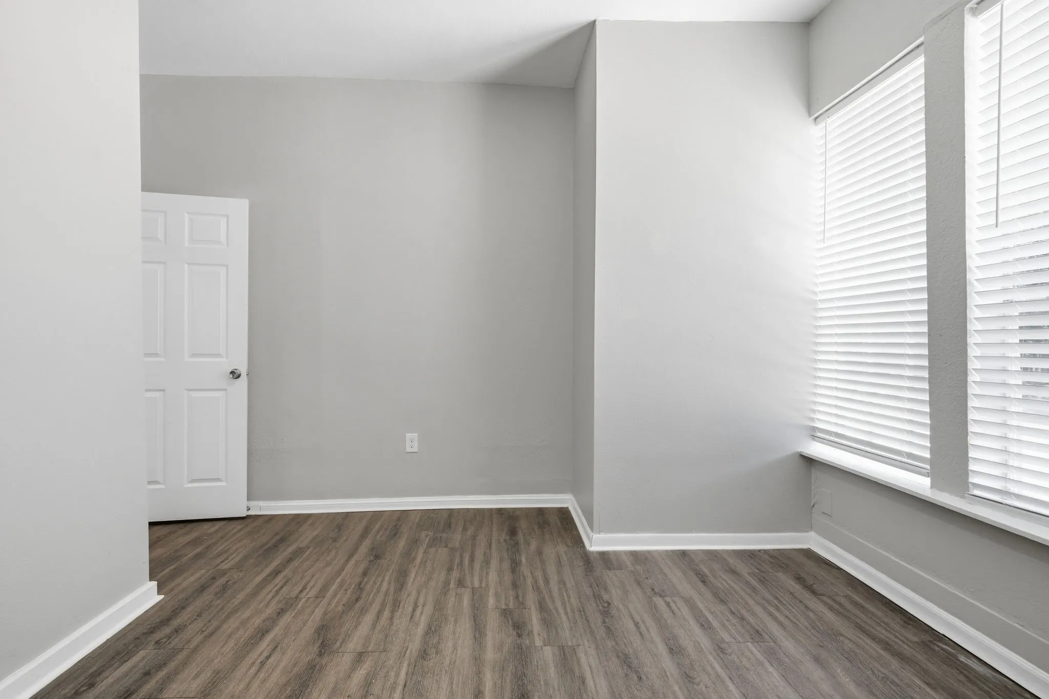 Single Family Residence For Sale in Tarrant County , 3029 Pueblo Trail, Lake Worth, Texas 76135, 4 Bedroom, 1 Bathroom, Garage spaces, 1,330 Sqft, built in 1930, mls#21326069, Real Estate Agent in Lake Worth, Homes For Sale in Tarrant county, Homes For Sale in Lake Worth, Realtor in Lake Worth Texas, Real Estate Brokerage Independent Realty Texas, Luminita Cordes Realtor
