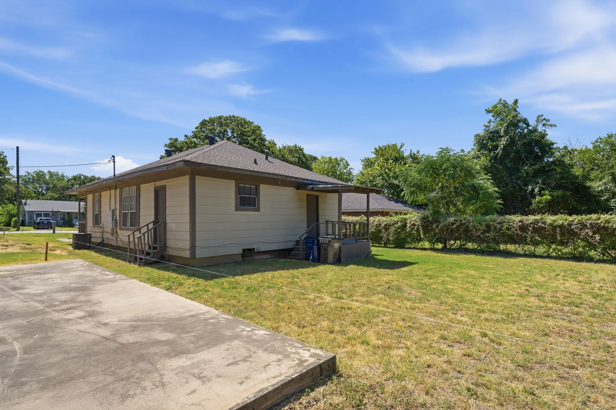 Single Family Residence For Sale in Tarrant County , 3029 Pueblo Trail, Lake Worth, Texas 76135, 4 Bedroom, 1 Bathroom, Garage spaces, 1,330 Sqft, built in 1930, mls#21326069, Real Estate Agent in Lake Worth, Homes For Sale in Tarrant county, Homes For Sale in Lake Worth, Realtor in Lake Worth Texas, Real Estate Brokerage Independent Realty Texas, Luminita Cordes Realtor