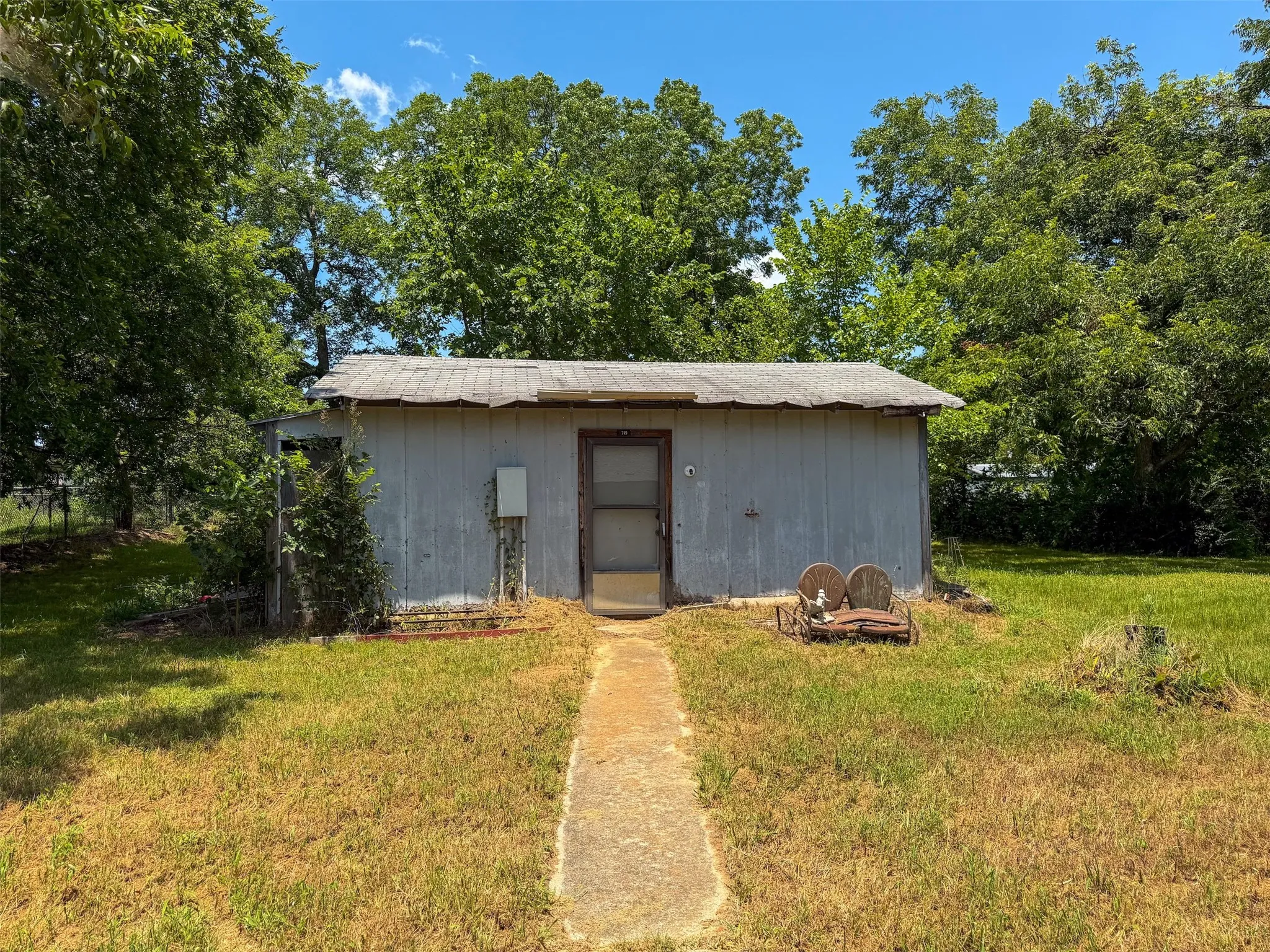 Mobile Home For Sale in Grayson County , 719 E Bullock Street, Denison, Texas 75021, 2 Bedroom, 2 Bathroom, Garage spaces, 910 Sqft, built in 1972, mls#21326863, Real Estate Agent in Denison, Homes For Sale in Grayson county, Homes For Sale in Denison, Realtor in Denison Texas, Real Estate Brokerage Independent Realty Texas, Luminita Cordes Realtor