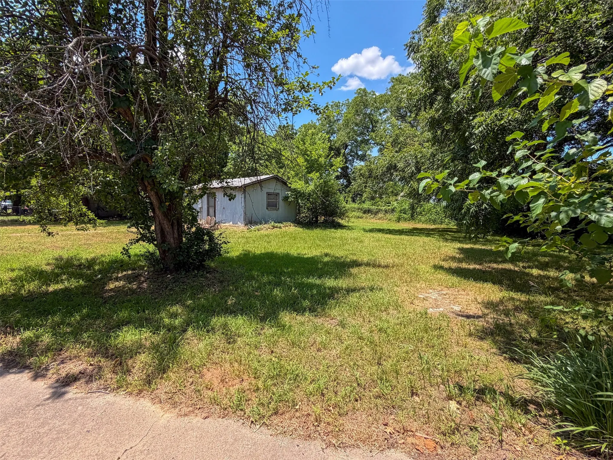 Mobile Home For Sale in Grayson County , 719 E Bullock Street, Denison, Texas 75021, 2 Bedroom, 2 Bathroom, Garage spaces, 910 Sqft, built in 1972, mls#21326863, Real Estate Agent in Denison, Homes For Sale in Grayson county, Homes For Sale in Denison, Realtor in Denison Texas, Real Estate Brokerage Independent Realty Texas, Luminita Cordes Realtor