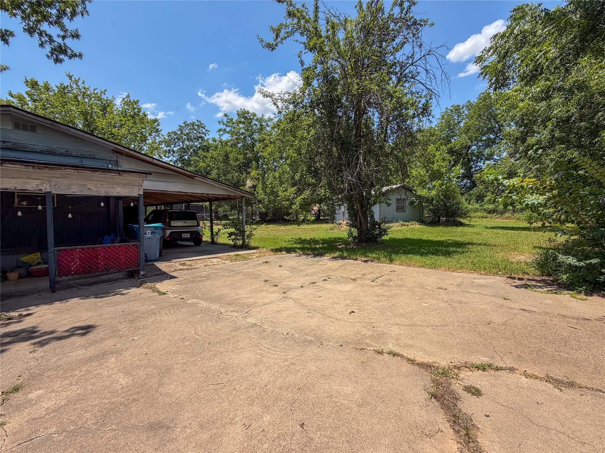 Mobile Home For Sale in Grayson County , 719 E Bullock Street, Denison, Texas 75021, 2 Bedroom, 2 Bathroom, Garage spaces, 910 Sqft, built in 1972, mls#21326863, Real Estate Agent in Denison, Homes For Sale in Grayson county, Homes For Sale in Denison, Realtor in Denison Texas, Real Estate Brokerage Independent Realty Texas, Luminita Cordes Realtor