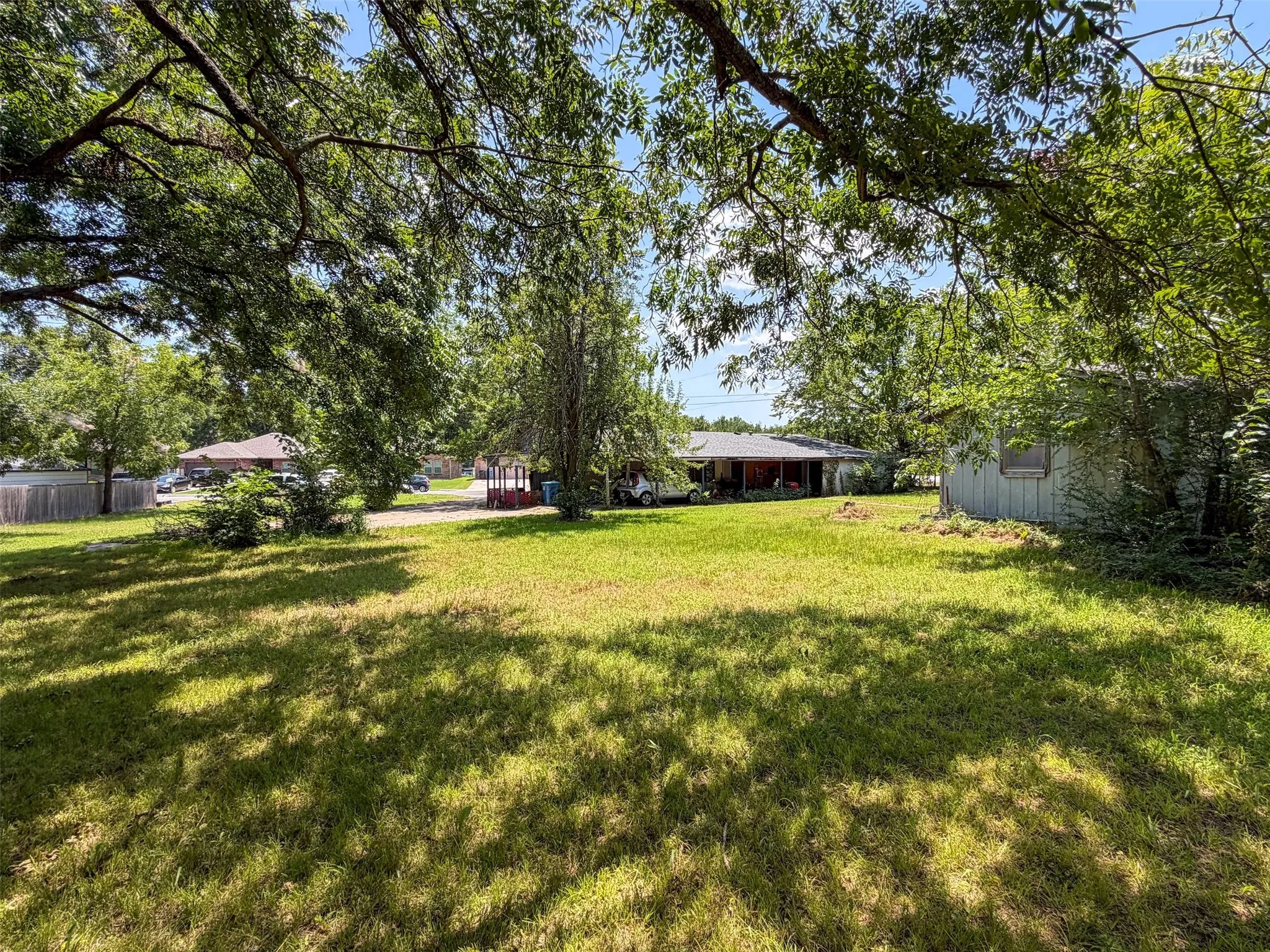 Mobile Home For Sale in Grayson County , 719 E Bullock Street, Denison, Texas 75021, 2 Bedroom, 2 Bathroom, Garage spaces, 910 Sqft, built in 1972, mls#21326863, Real Estate Agent in Denison, Homes For Sale in Grayson county, Homes For Sale in Denison, Realtor in Denison Texas, Real Estate Brokerage Independent Realty Texas, Luminita Cordes Realtor