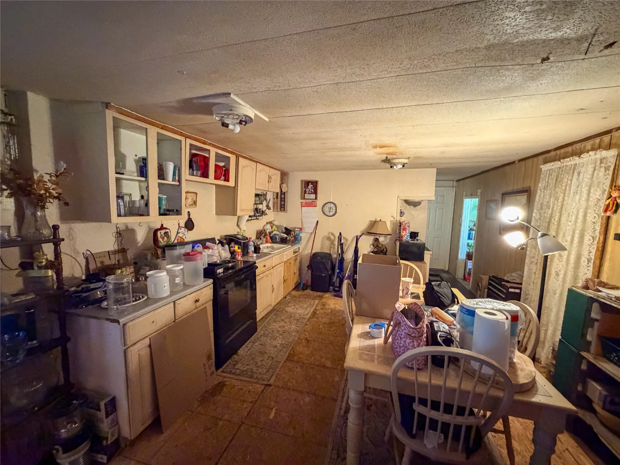 Mobile Home For Sale in Grayson County , 719 E Bullock Street, Denison, Texas 75021, 2 Bedroom, 2 Bathroom, Garage spaces, 910 Sqft, built in 1972, mls#21326863, Real Estate Agent in Denison, Homes For Sale in Grayson county, Homes For Sale in Denison, Realtor in Denison Texas, Real Estate Brokerage Independent Realty Texas, Luminita Cordes Realtor
