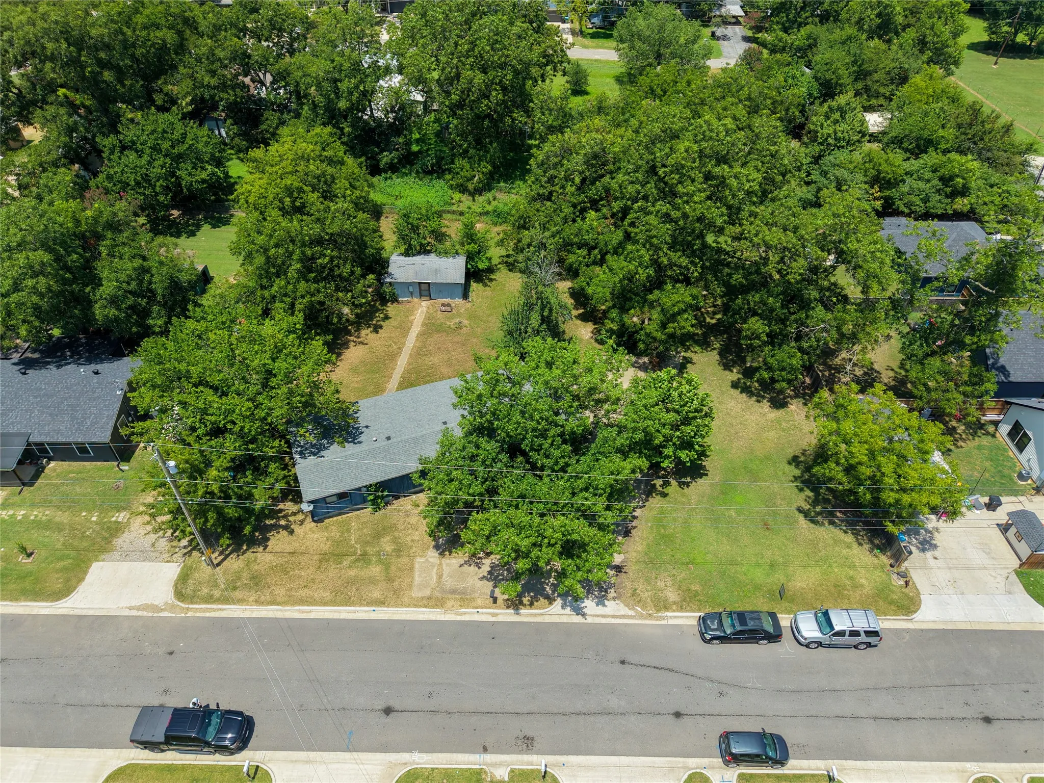 Mobile Home For Sale in Grayson County , 719 E Bullock Street, Denison, Texas 75021, 2 Bedroom, 2 Bathroom, Garage spaces, 910 Sqft, built in 1972, mls#21326863, Real Estate Agent in Denison, Homes For Sale in Grayson county, Homes For Sale in Denison, Realtor in Denison Texas, Real Estate Brokerage Independent Realty Texas, Luminita Cordes Realtor