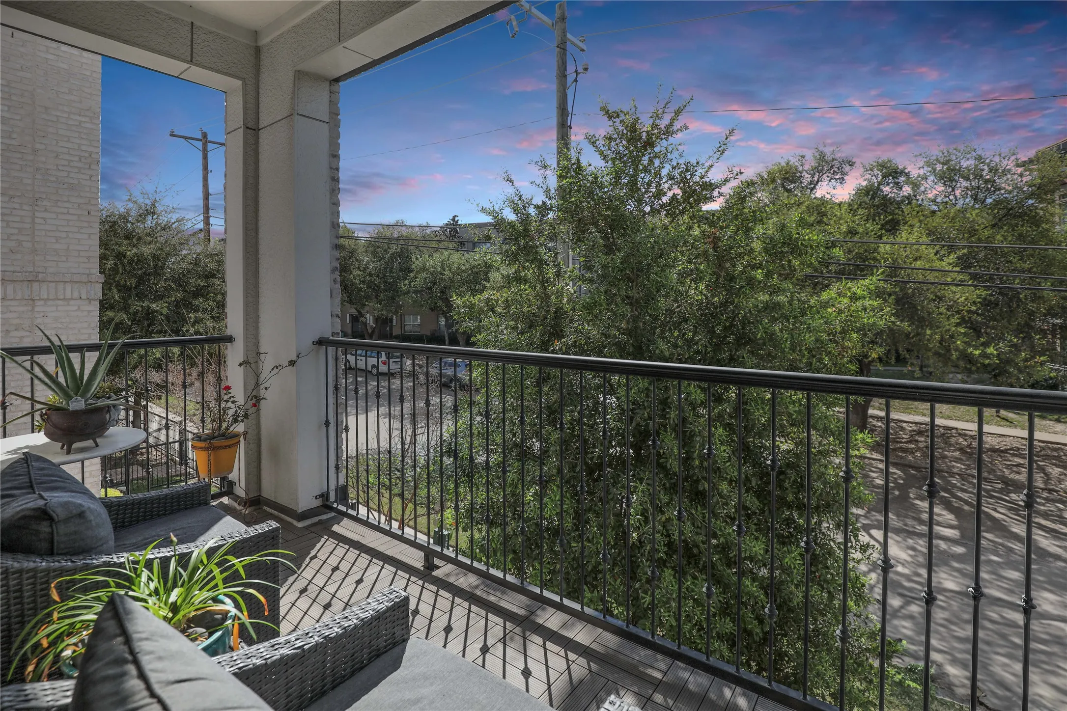 Townhouse For Sale in Dallas County , 7333 Valley View Lane 607, Dallas, Texas 75240, 3 Bedroom, 4 Bathroom, 2 Garage spaces, 1,897 Sqft, built in 2019, mls#21325225, Real Estate Agent in Dallas, Homes For Sale in Dallas county, Homes For Sale in Dallas, Realtor in Dallas Texas, Real Estate Brokerage Independent Realty Texas, Luminita Cordes Realtor