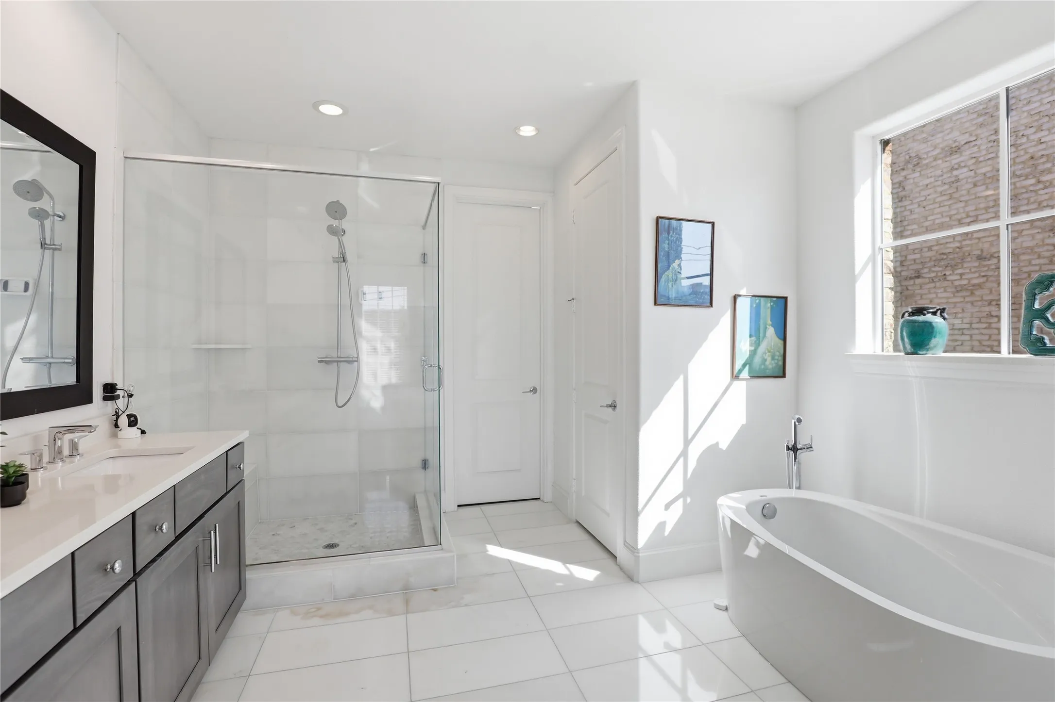 Townhouse For Sale in Dallas County , 7333 Valley View Lane 607, Dallas, Texas 75240, 3 Bedroom, 4 Bathroom, 2 Garage spaces, 1,897 Sqft, built in 2019, mls#21325225, Real Estate Agent in Dallas, Homes For Sale in Dallas county, Homes For Sale in Dallas, Realtor in Dallas Texas, Real Estate Brokerage Independent Realty Texas, Luminita Cordes Realtor