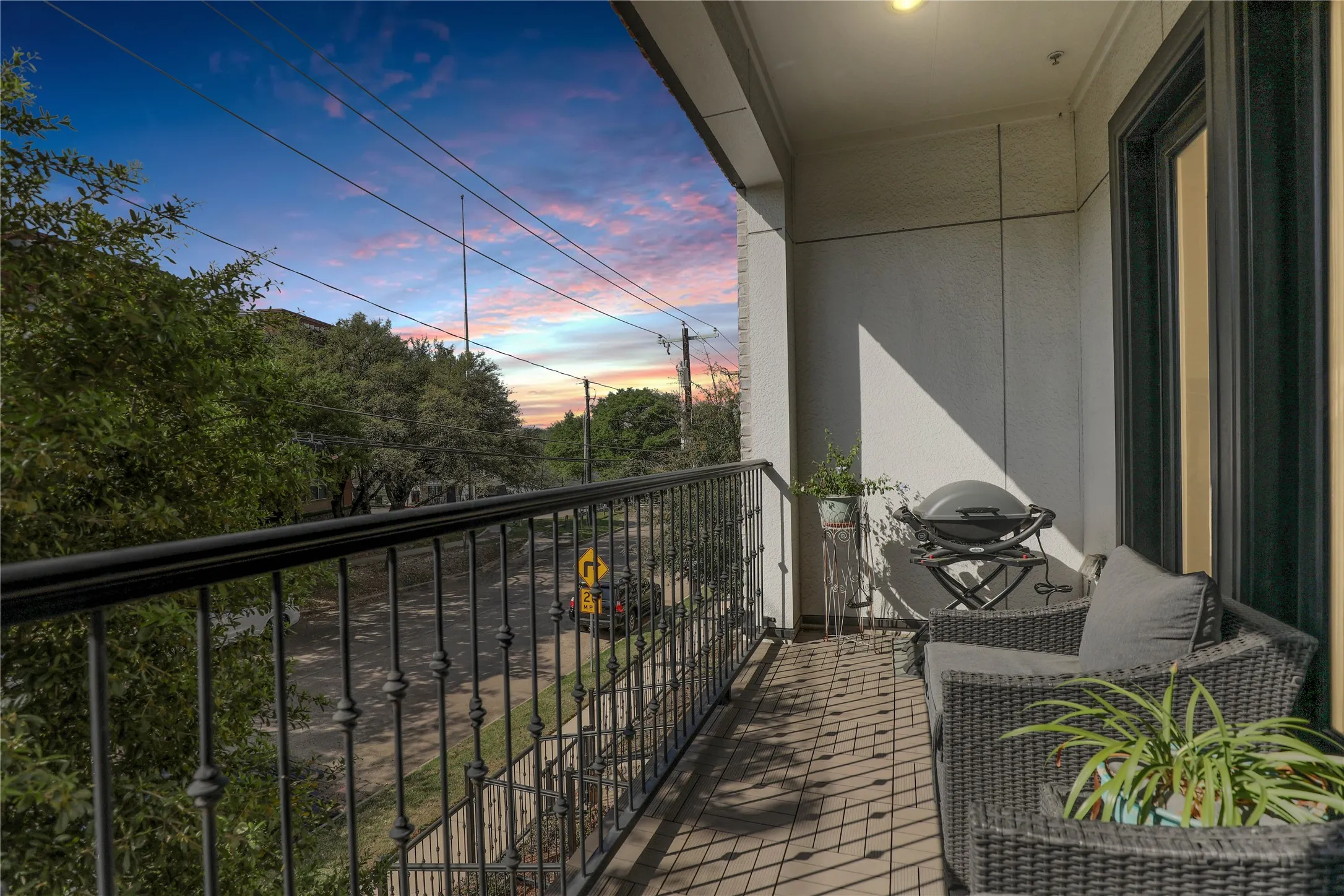 Townhouse For Sale in Dallas County , 7333 Valley View Lane 607, Dallas, Texas 75240, 3 Bedroom, 4 Bathroom, 2 Garage spaces, 1,897 Sqft, built in 2019, mls#21325225, Real Estate Agent in Dallas, Homes For Sale in Dallas county, Homes For Sale in Dallas, Realtor in Dallas Texas, Real Estate Brokerage Independent Realty Texas, Luminita Cordes Realtor