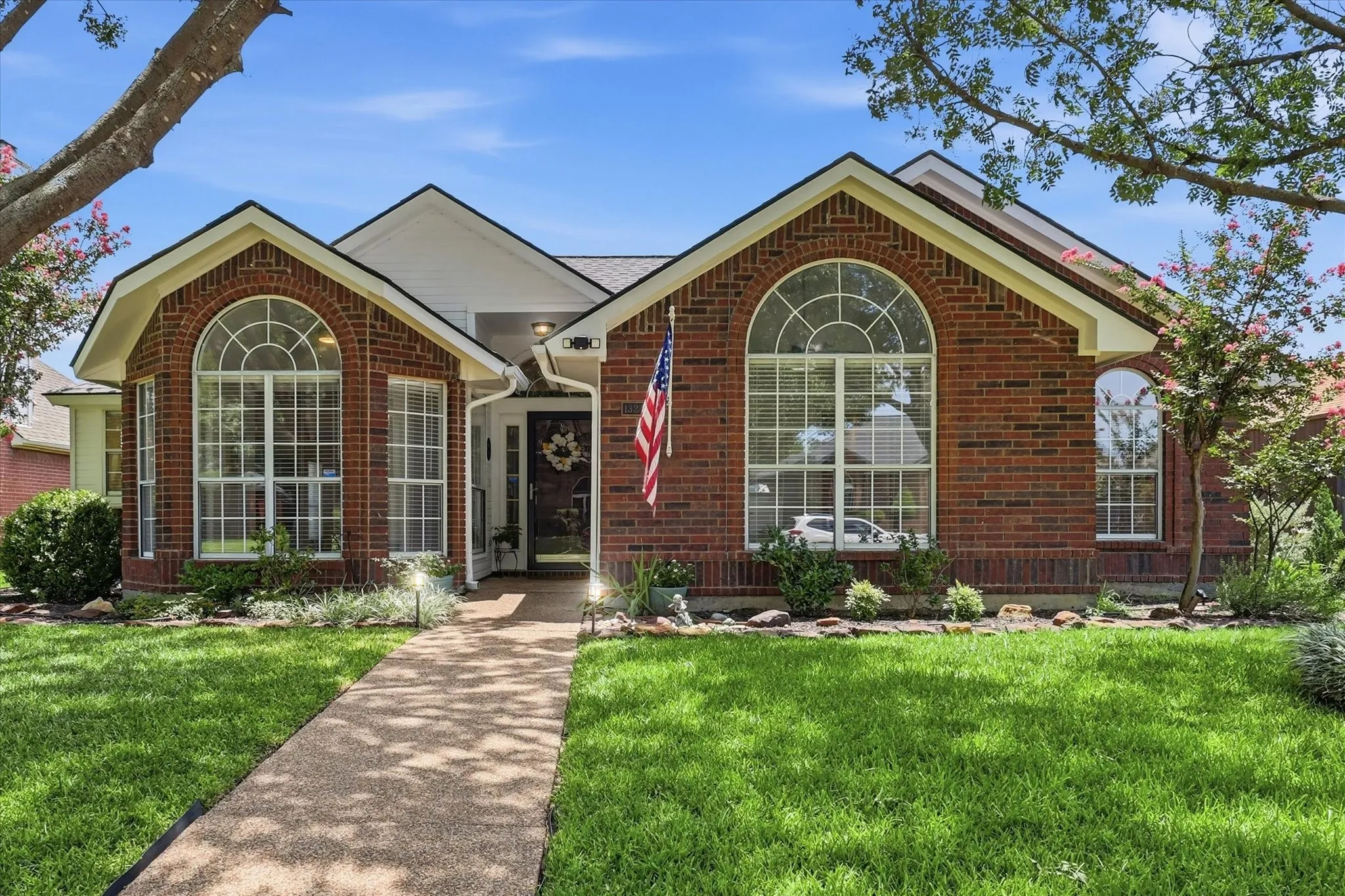 Single Family Residence For Sale in Denton County , 1324 Falcon Drive, Lewisville, Texas 75077, 3 Bedroom, 2 Bathroom, 2 Garage spaces, 1,775 Sqft, built in 1988, mls#21323260, Real Estate Agent in Lewisville, Homes For Sale in Denton county, Homes For Sale in Lewisville, Realtor in Lewisville Texas, Real Estate Brokerage Independent Realty Texas, Luminita Cordes Realtor