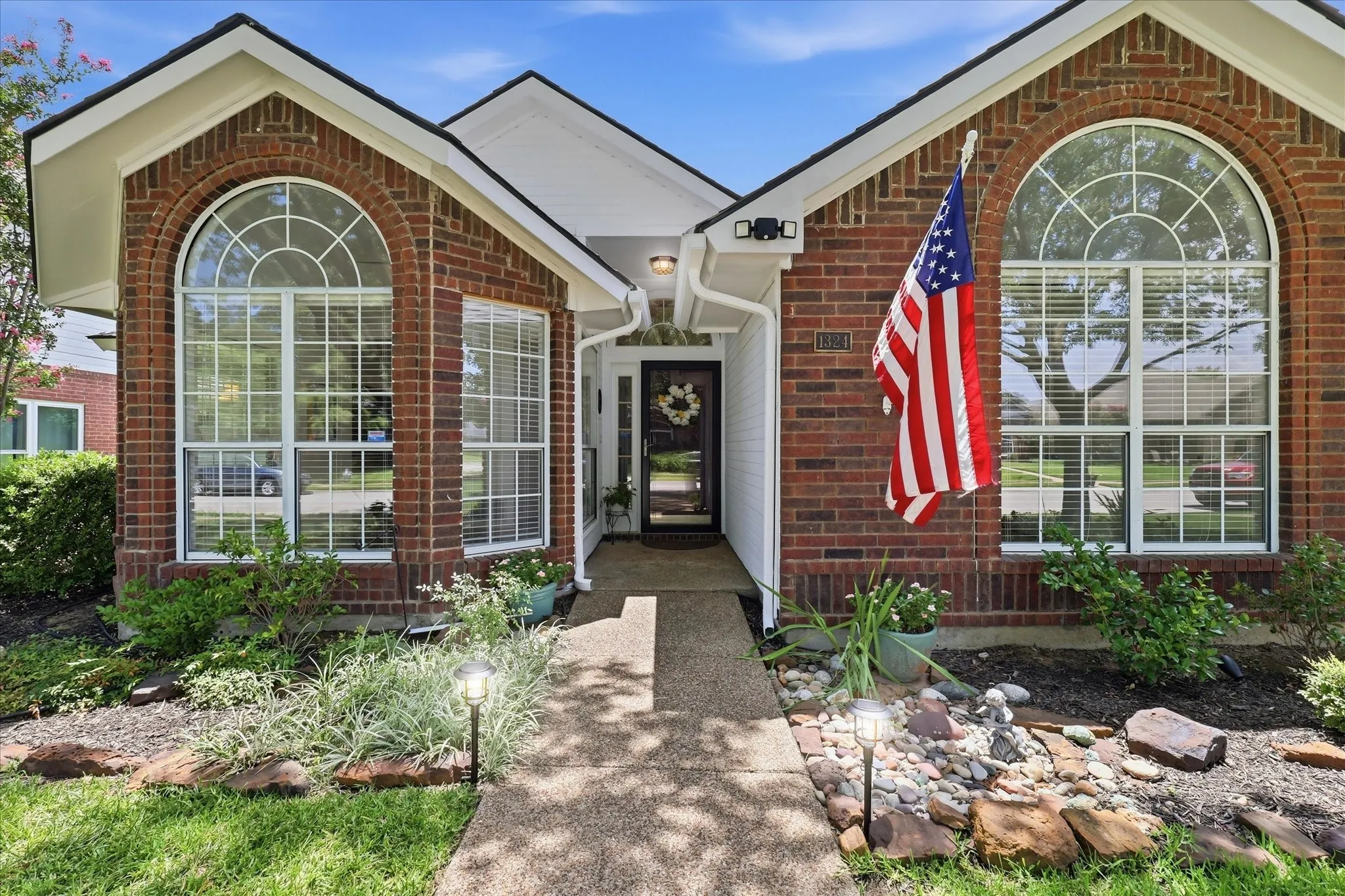 Single Family Residence For Sale in Denton County , 1324 Falcon Drive, Lewisville, Texas 75077, 3 Bedroom, 2 Bathroom, 2 Garage spaces, 1,775 Sqft, built in 1988, mls#21323260, Real Estate Agent in Lewisville, Homes For Sale in Denton county, Homes For Sale in Lewisville, Realtor in Lewisville Texas, Real Estate Brokerage Independent Realty Texas, Luminita Cordes Realtor