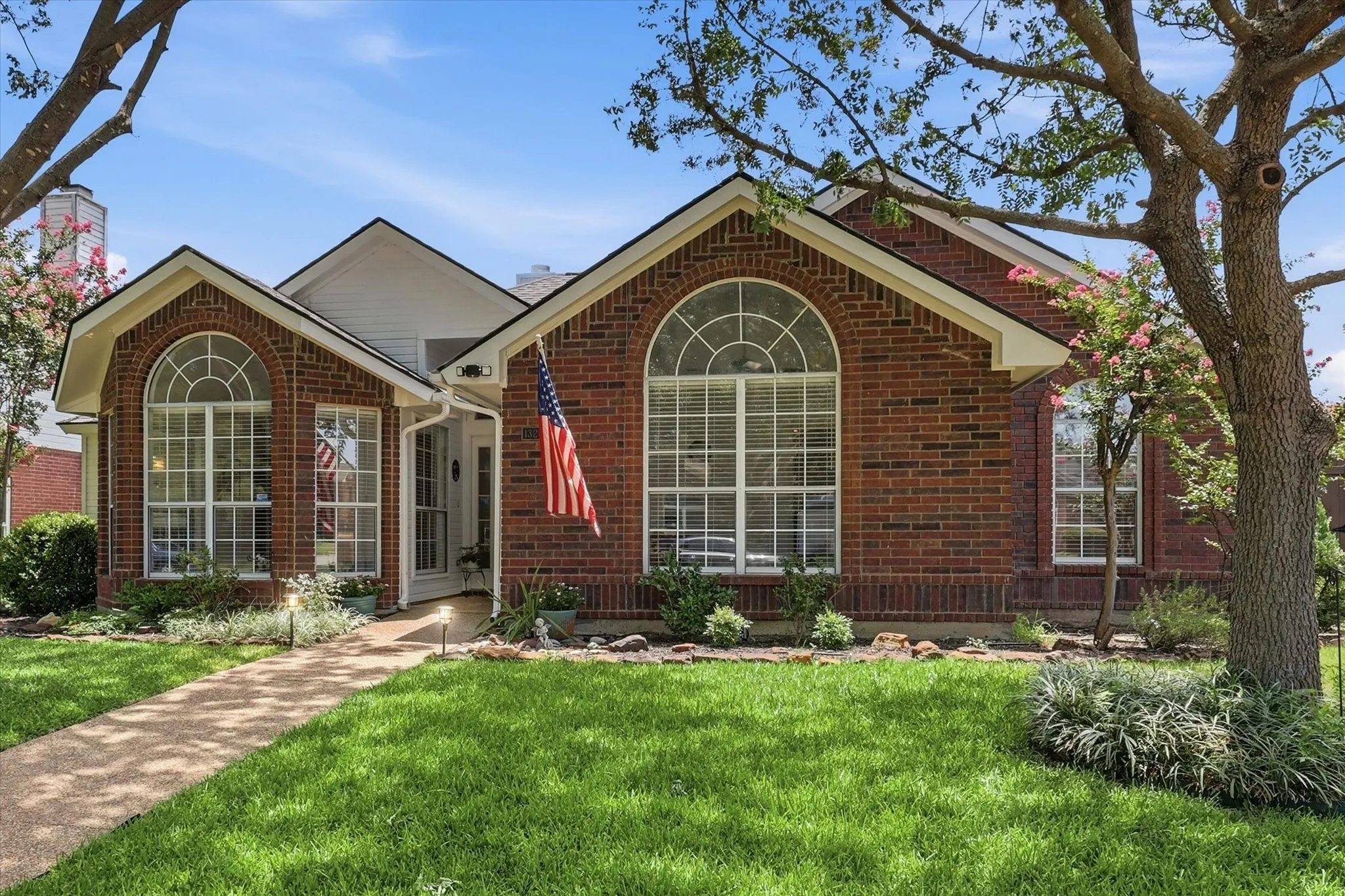 Single Family Residence For Sale in Denton County , 1324 Falcon Drive, Lewisville, Texas 75077, 3 Bedroom, 2 Bathroom, 2 Garage spaces, 1,775 Sqft, built in 1988, mls#21323260, Real Estate Agent in Lewisville, Homes For Sale in Denton county, Homes For Sale in Lewisville, Realtor in Lewisville Texas, Real Estate Brokerage Independent Realty Texas, Luminita Cordes Realtor