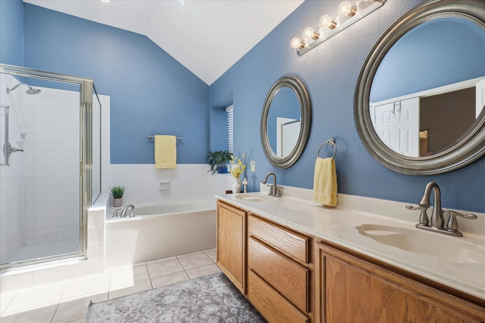 Single Family Residence For Sale in Denton County , 1324 Falcon Drive, Lewisville, Texas 75077, 3 Bedroom, 2 Bathroom, 2 Garage spaces, 1,775 Sqft, built in 1988, mls#21323260, Real Estate Agent in Lewisville, Homes For Sale in Denton county, Homes For Sale in Lewisville, Realtor in Lewisville Texas, Real Estate Brokerage Independent Realty Texas, Luminita Cordes Realtor