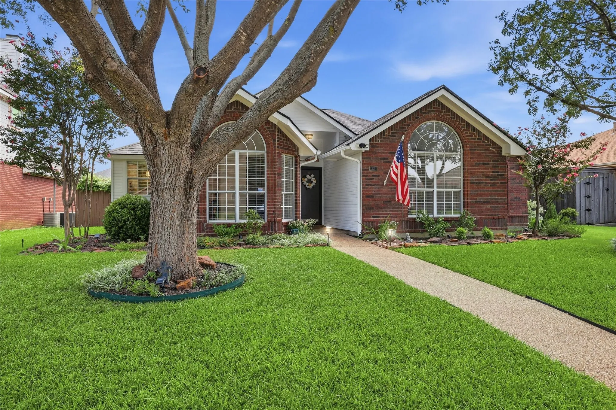 Single Family Residence For Sale in Denton County , 1324 Falcon Drive, Lewisville, Texas 75077, 3 Bedroom, 2 Bathroom, 2 Garage spaces, 1,775 Sqft, built in 1988, mls#21323260, Real Estate Agent in Lewisville, Homes For Sale in Denton county, Homes For Sale in Lewisville, Realtor in Lewisville Texas, Real Estate Brokerage Independent Realty Texas, Luminita Cordes Realtor
