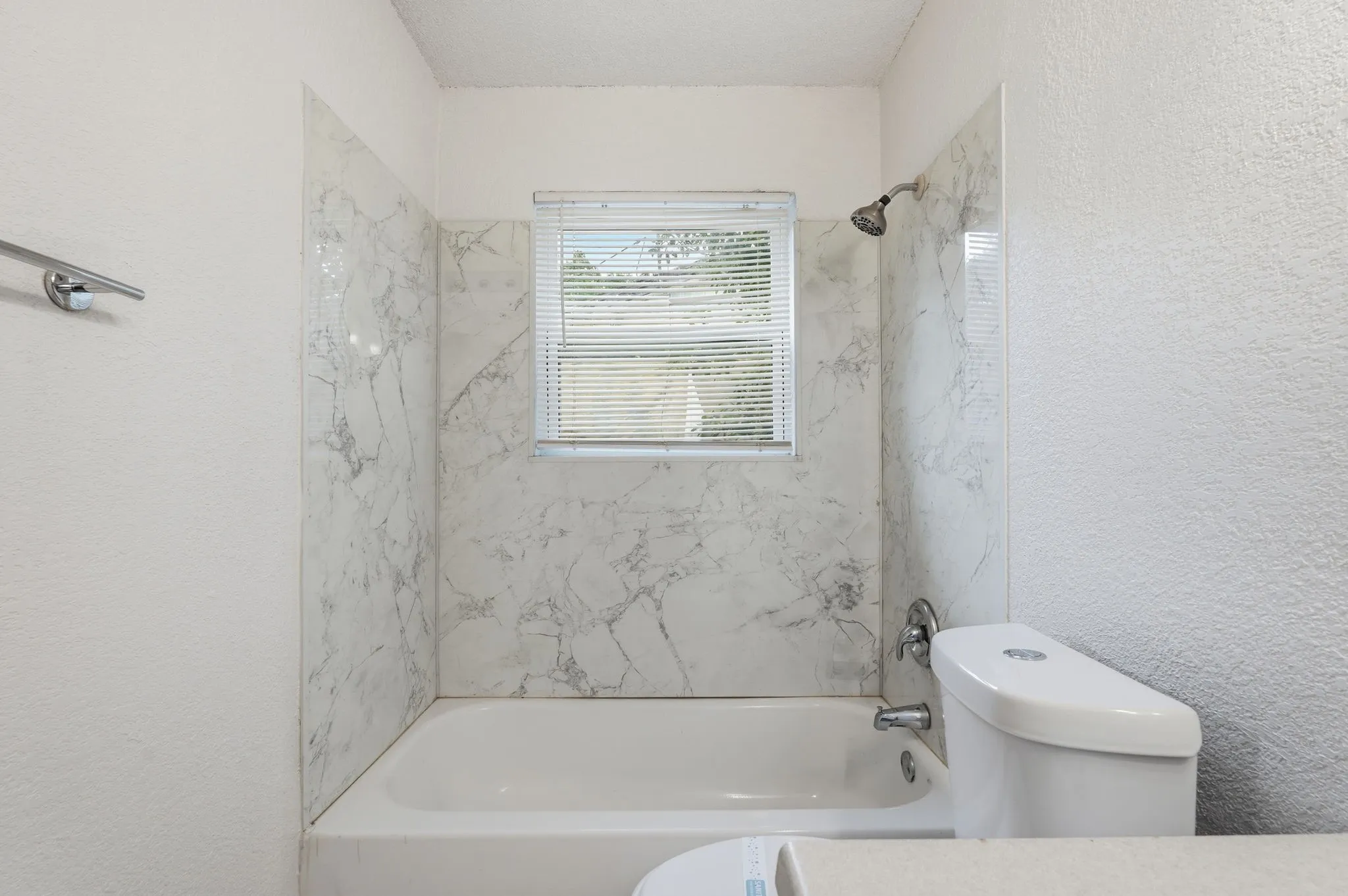 Single Family Residence For Sale in Tarrant County , 1511 E Tucker Boulevard, Arlington, Texas 76010, 3 Bedroom, 3 Bathroom, 1 Garage spaces, 1,108 Sqft, built in 1965, mls#21276540, Real Estate Agent in Arlington, Homes For Sale in Tarrant county, Homes For Sale in Arlington, Realtor in Arlington Texas, Real Estate Brokerage Independent Realty Texas, Luminita Cordes Realtor