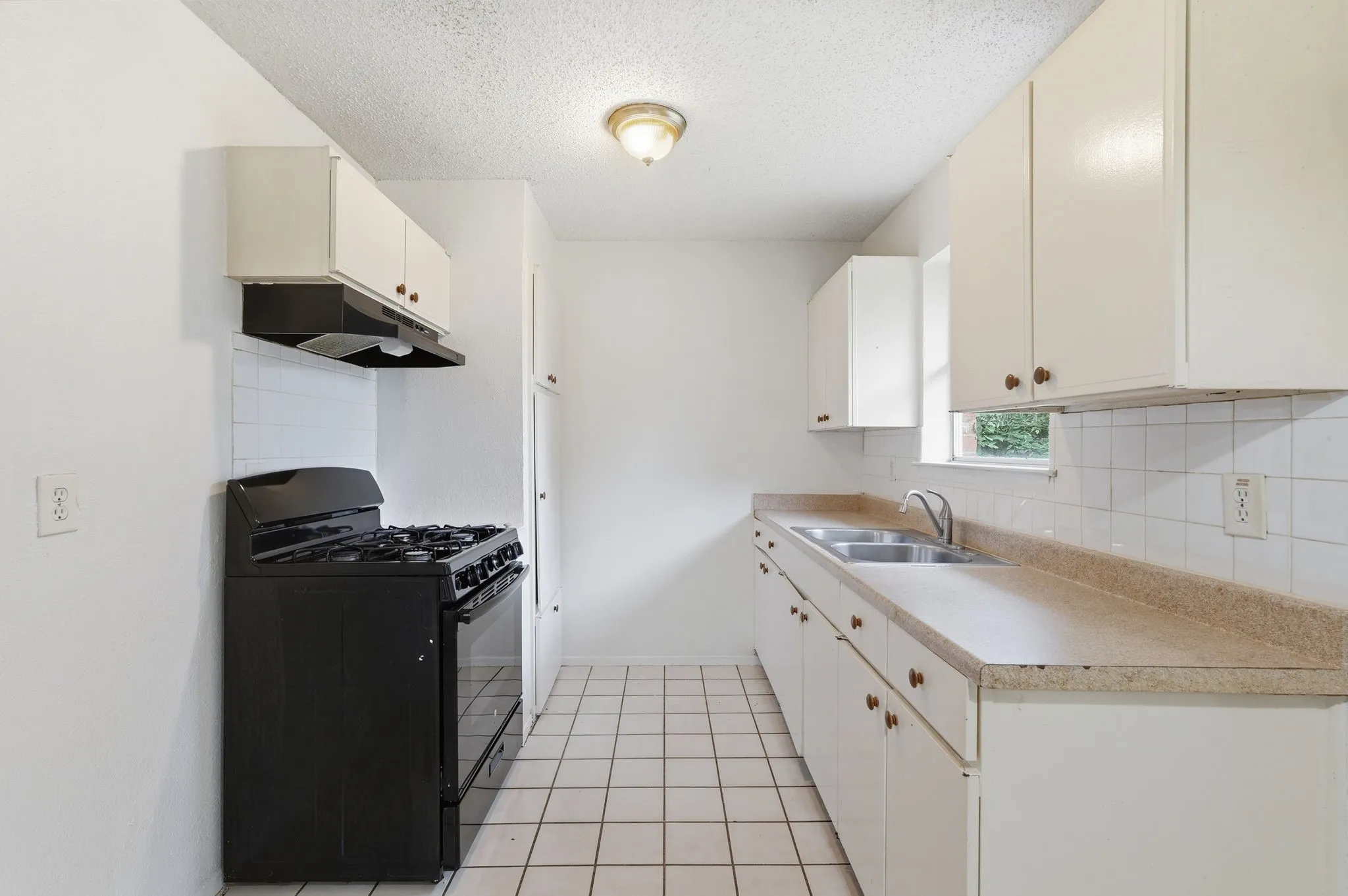 Single Family Residence For Sale in Tarrant County , 1511 E Tucker Boulevard, Arlington, Texas 76010, 3 Bedroom, 3 Bathroom, 1 Garage spaces, 1,108 Sqft, built in 1965, mls#21276540, Real Estate Agent in Arlington, Homes For Sale in Tarrant county, Homes For Sale in Arlington, Realtor in Arlington Texas, Real Estate Brokerage Independent Realty Texas, Luminita Cordes Realtor