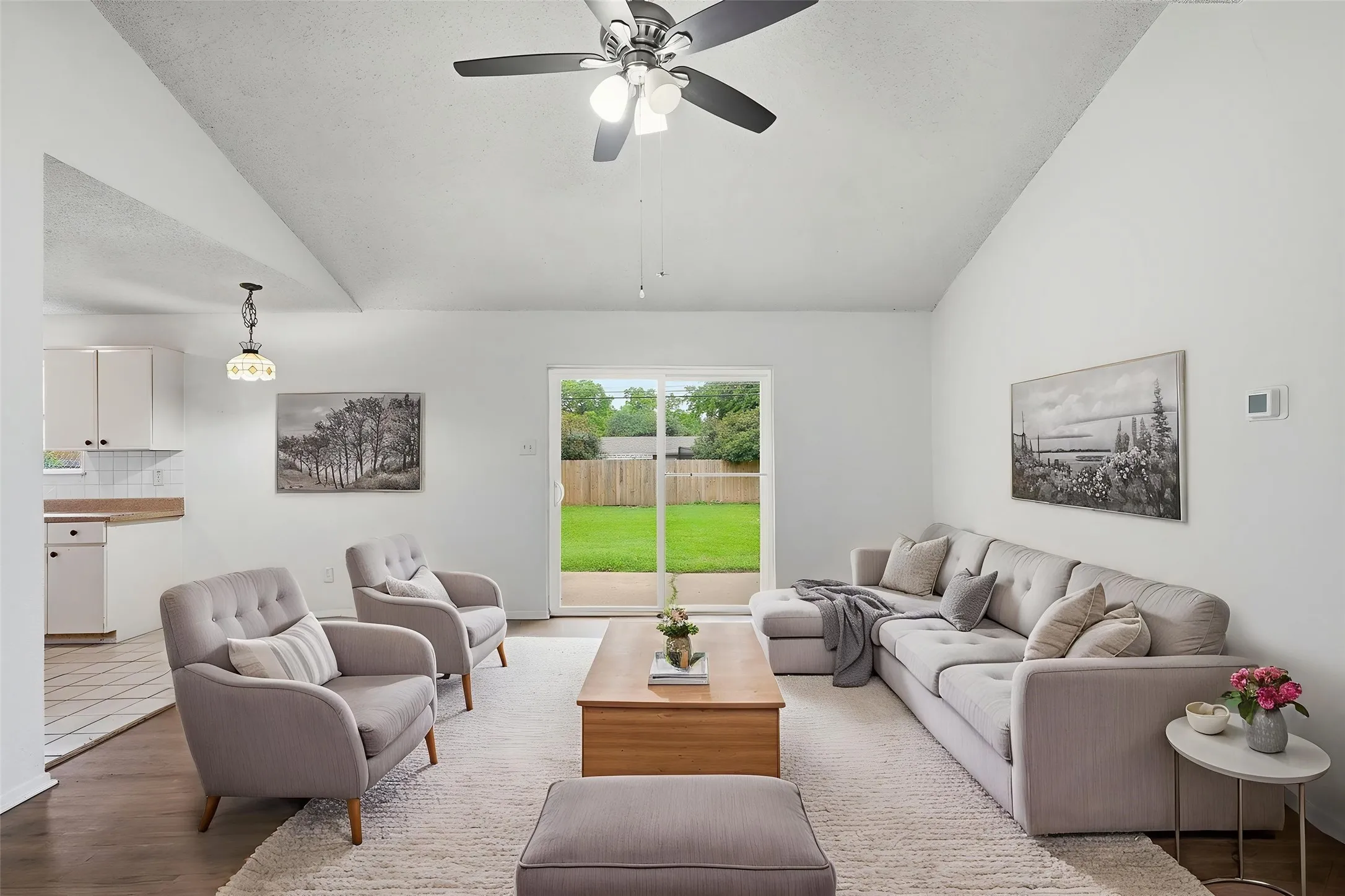 Single Family Residence For Sale in Tarrant County , 1511 E Tucker Boulevard, Arlington, Texas 76010, 3 Bedroom, 3 Bathroom, 1 Garage spaces, 1,108 Sqft, built in 1965, mls#21276540, Real Estate Agent in Arlington, Homes For Sale in Tarrant county, Homes For Sale in Arlington, Realtor in Arlington Texas, Real Estate Brokerage Independent Realty Texas, Luminita Cordes Realtor