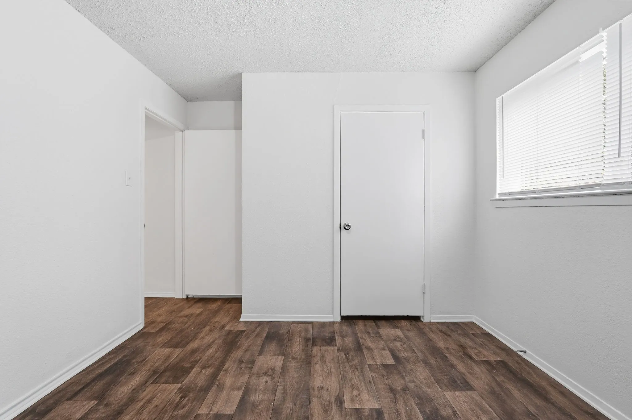 Single Family Residence For Sale in Tarrant County , 1511 E Tucker Boulevard, Arlington, Texas 76010, 3 Bedroom, 3 Bathroom, 1 Garage spaces, 1,108 Sqft, built in 1965, mls#21276540, Real Estate Agent in Arlington, Homes For Sale in Tarrant county, Homes For Sale in Arlington, Realtor in Arlington Texas, Real Estate Brokerage Independent Realty Texas, Luminita Cordes Realtor