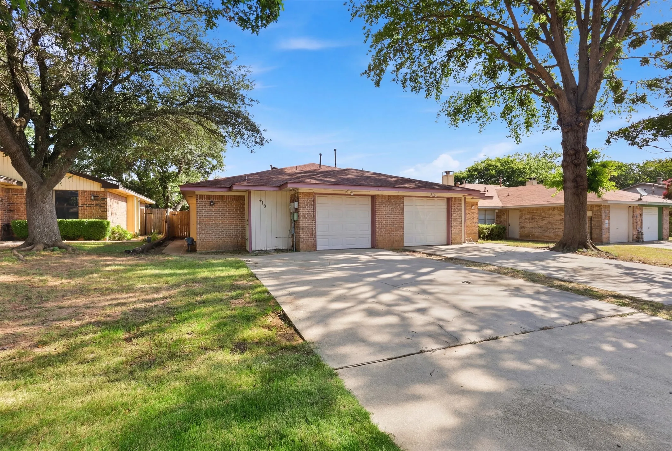 Single Family Residence For Sale in Denton County , 413 Gabe Court, Denton, Texas 76207, 3 Bedroom, 2 Bathroom, 1 Garage spaces, 1,088 Sqft, built in 1983, mls#21326178, Real Estate Agent in Denton, Homes For Sale in Denton county, Homes For Sale in Denton, Realtor in Denton Texas, Real Estate Brokerage Independent Realty Texas, Luminita Cordes Realtor