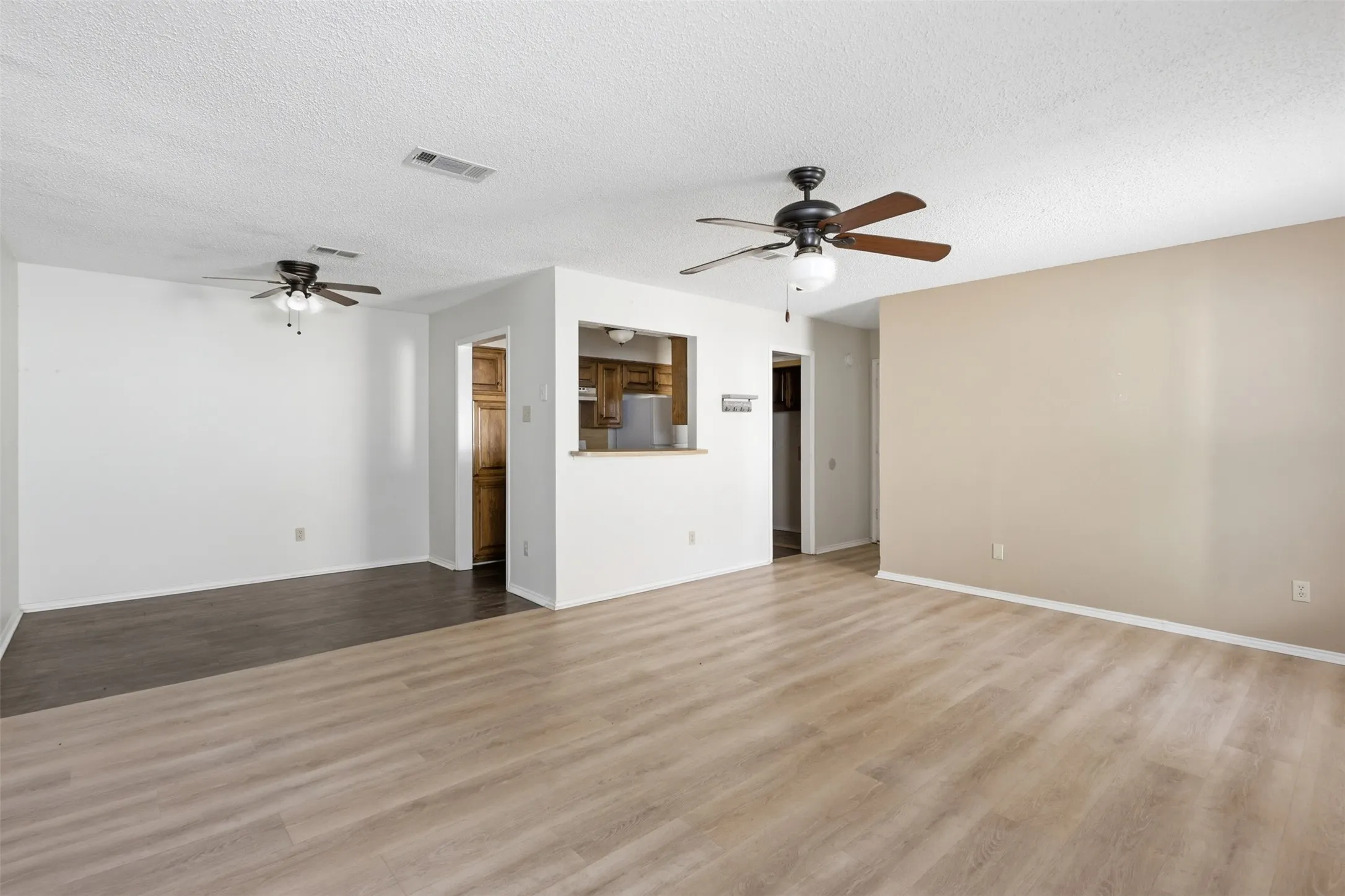 Single Family Residence For Sale in Denton County , 413 Gabe Court, Denton, Texas 76207, 3 Bedroom, 2 Bathroom, 1 Garage spaces, 1,088 Sqft, built in 1983, mls#21326178, Real Estate Agent in Denton, Homes For Sale in Denton county, Homes For Sale in Denton, Realtor in Denton Texas, Real Estate Brokerage Independent Realty Texas, Luminita Cordes Realtor